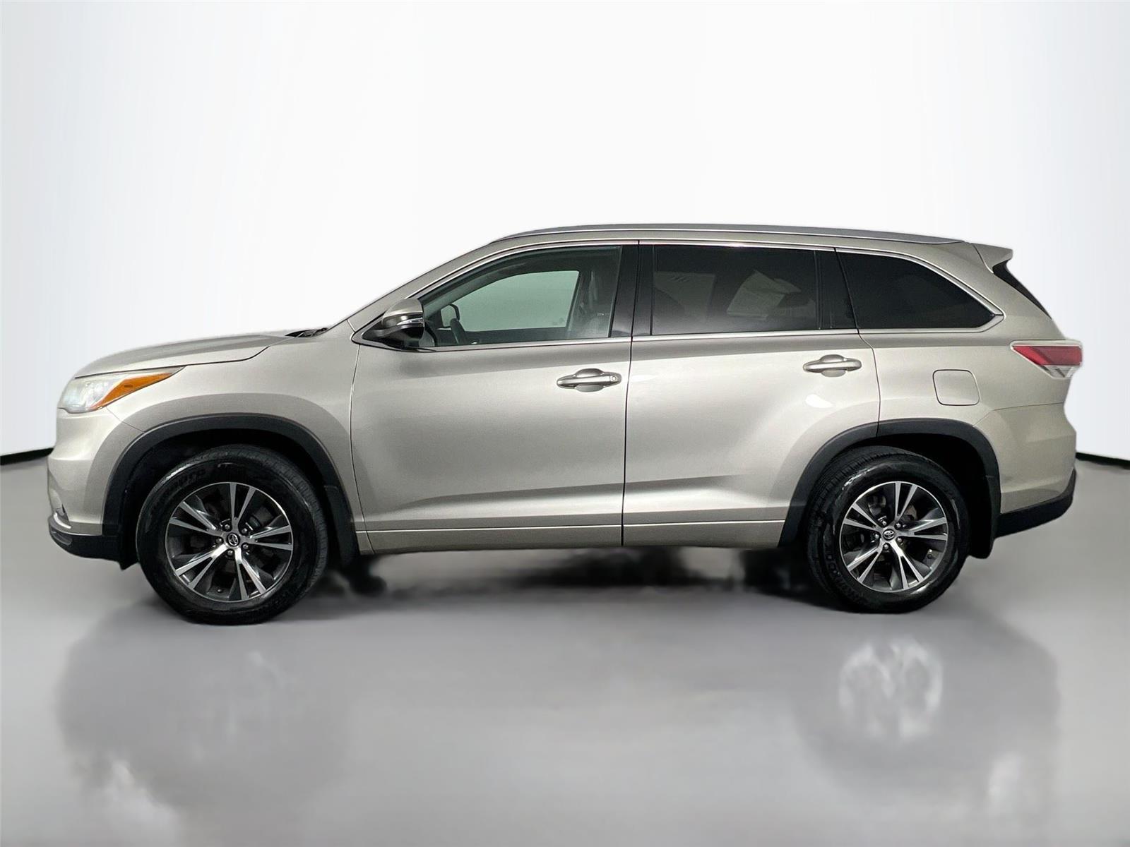 2016 Toyota Highlander XLE photo 3