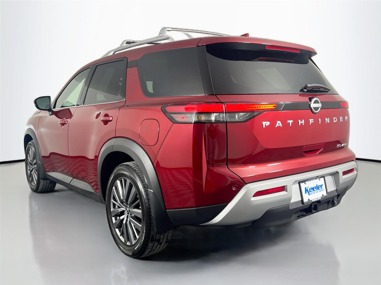 2025 Nissan Pathfinder SL photo 3