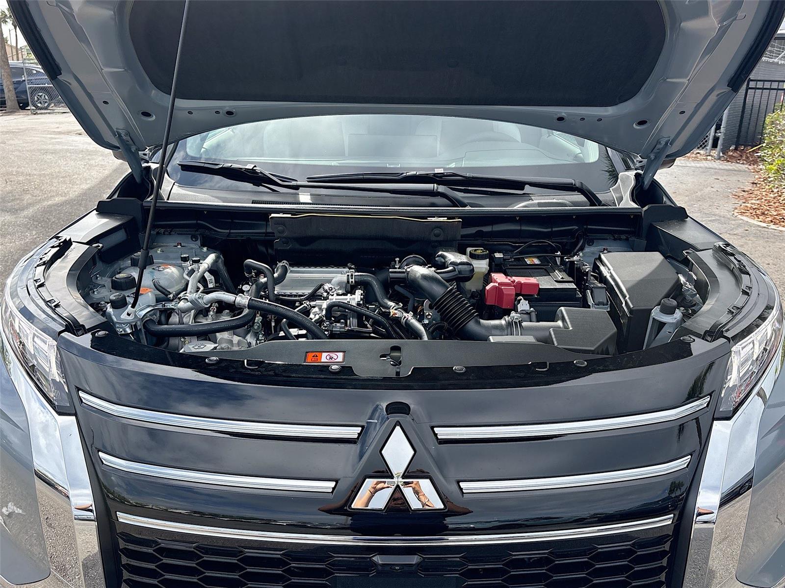2026 Mitsubishi Outlander SE