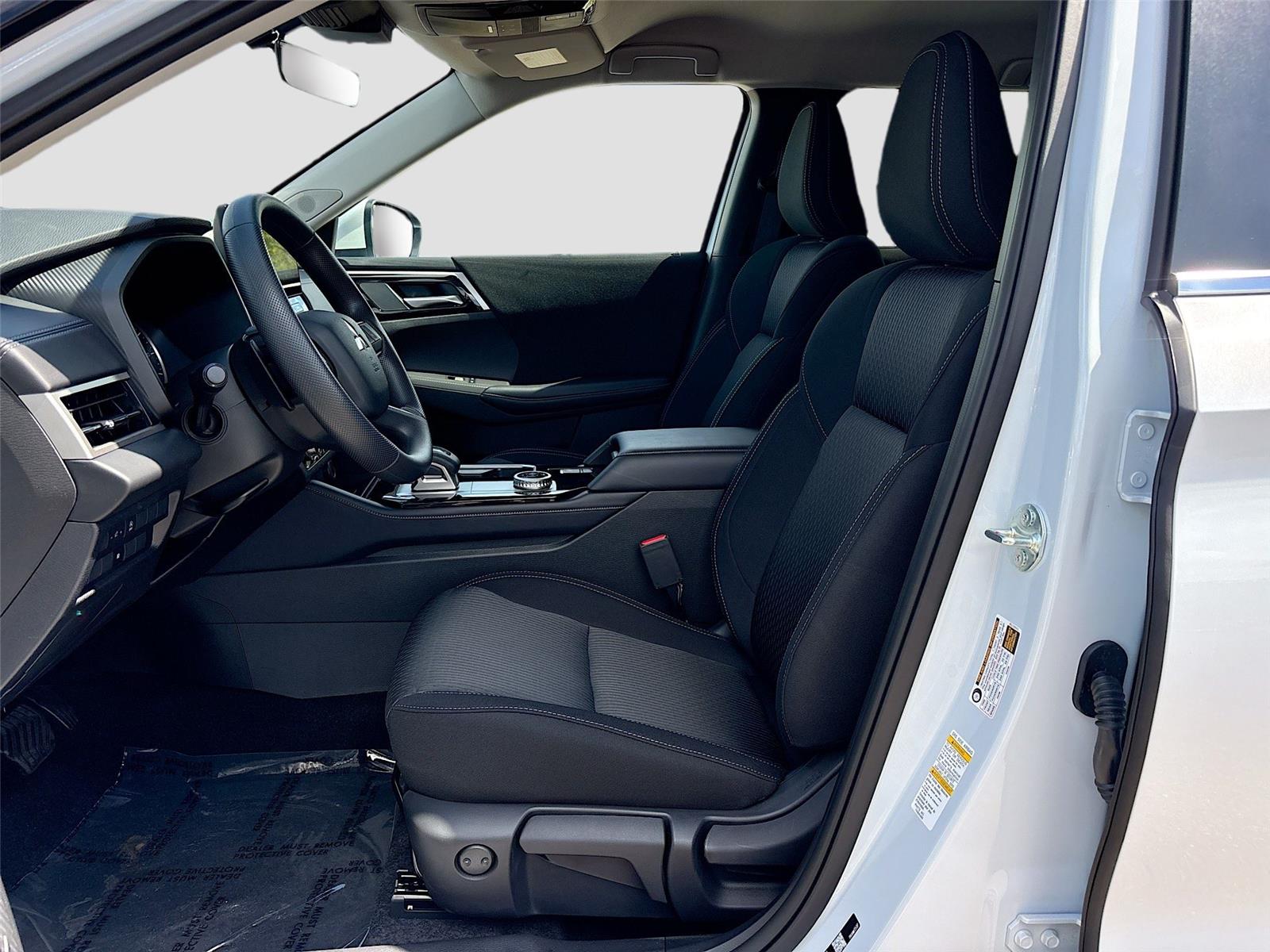 2026 Mitsubishi Outlander ES