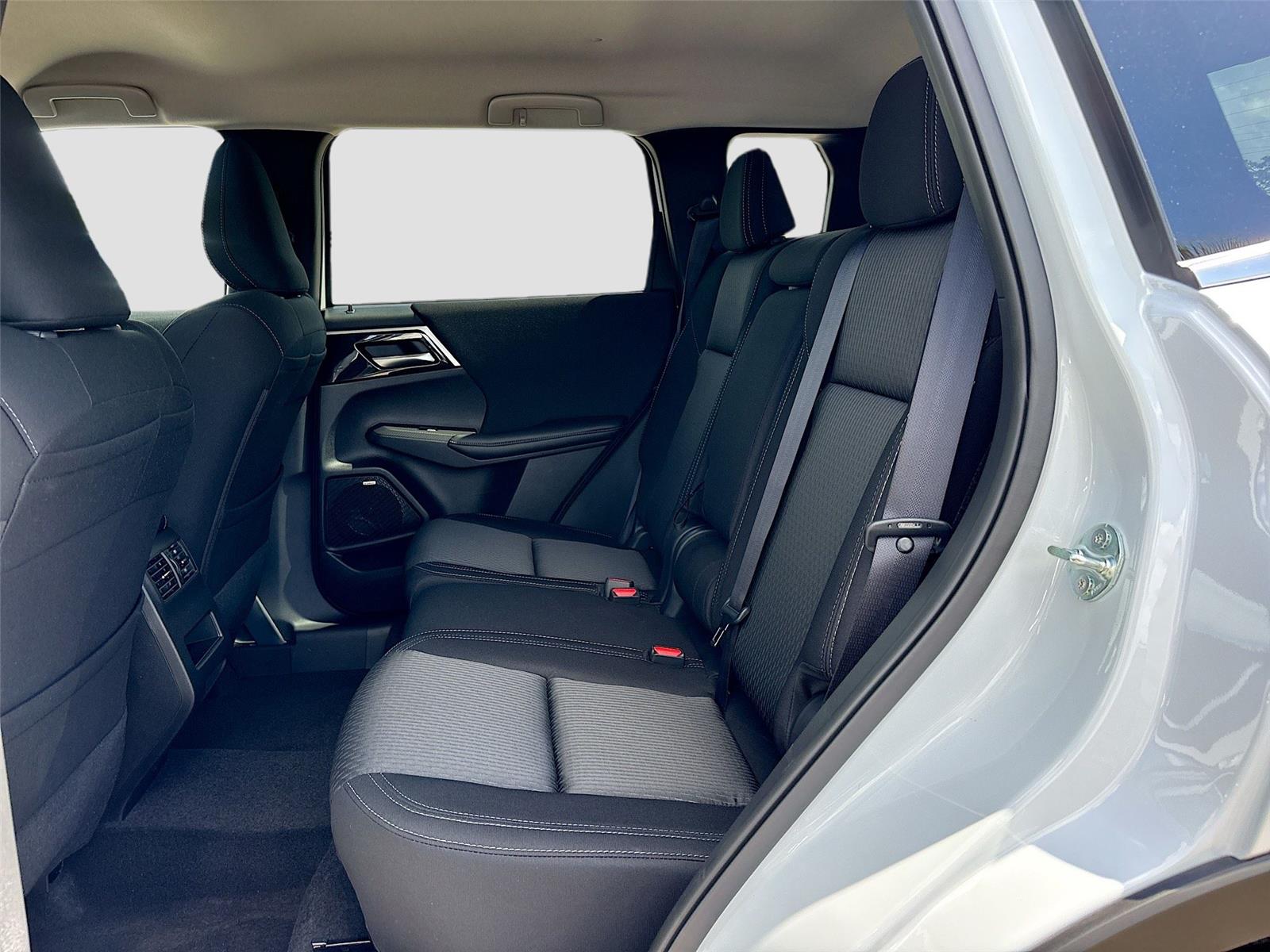 2026 Mitsubishi Outlander ES