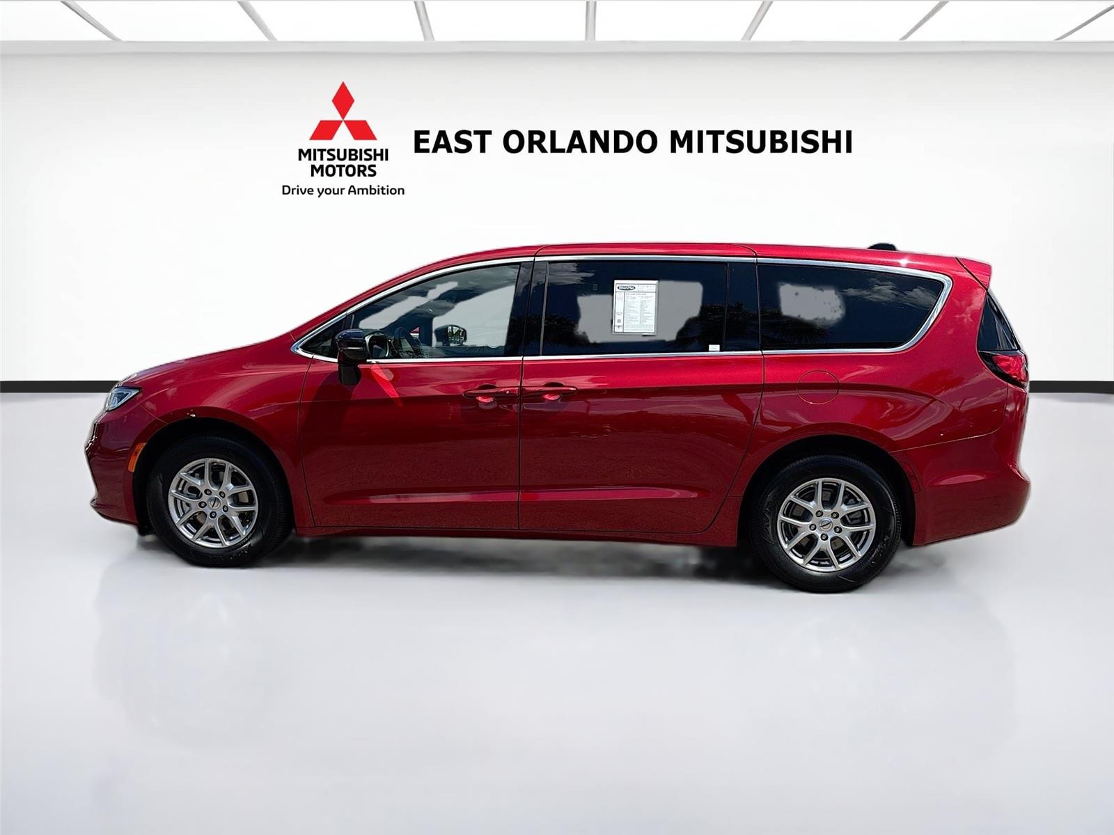 2025 Chrysler Pacifica Select