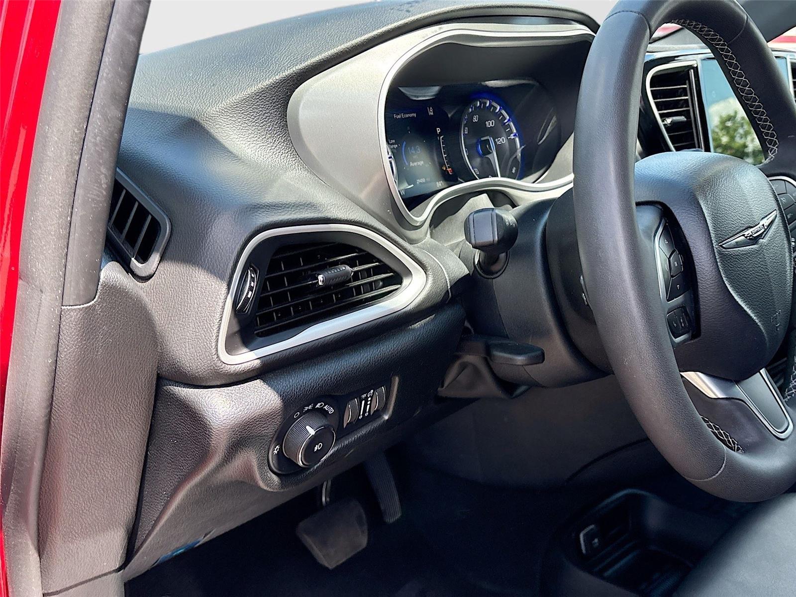 2025 Chrysler Pacifica Select