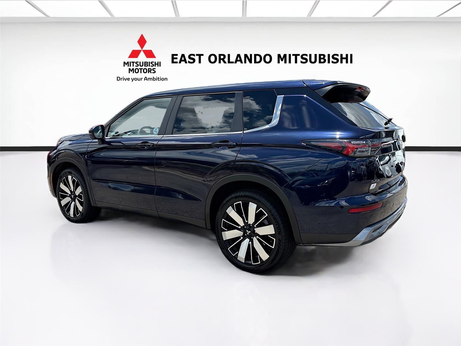 2025 Mitsubishi Outlander SE