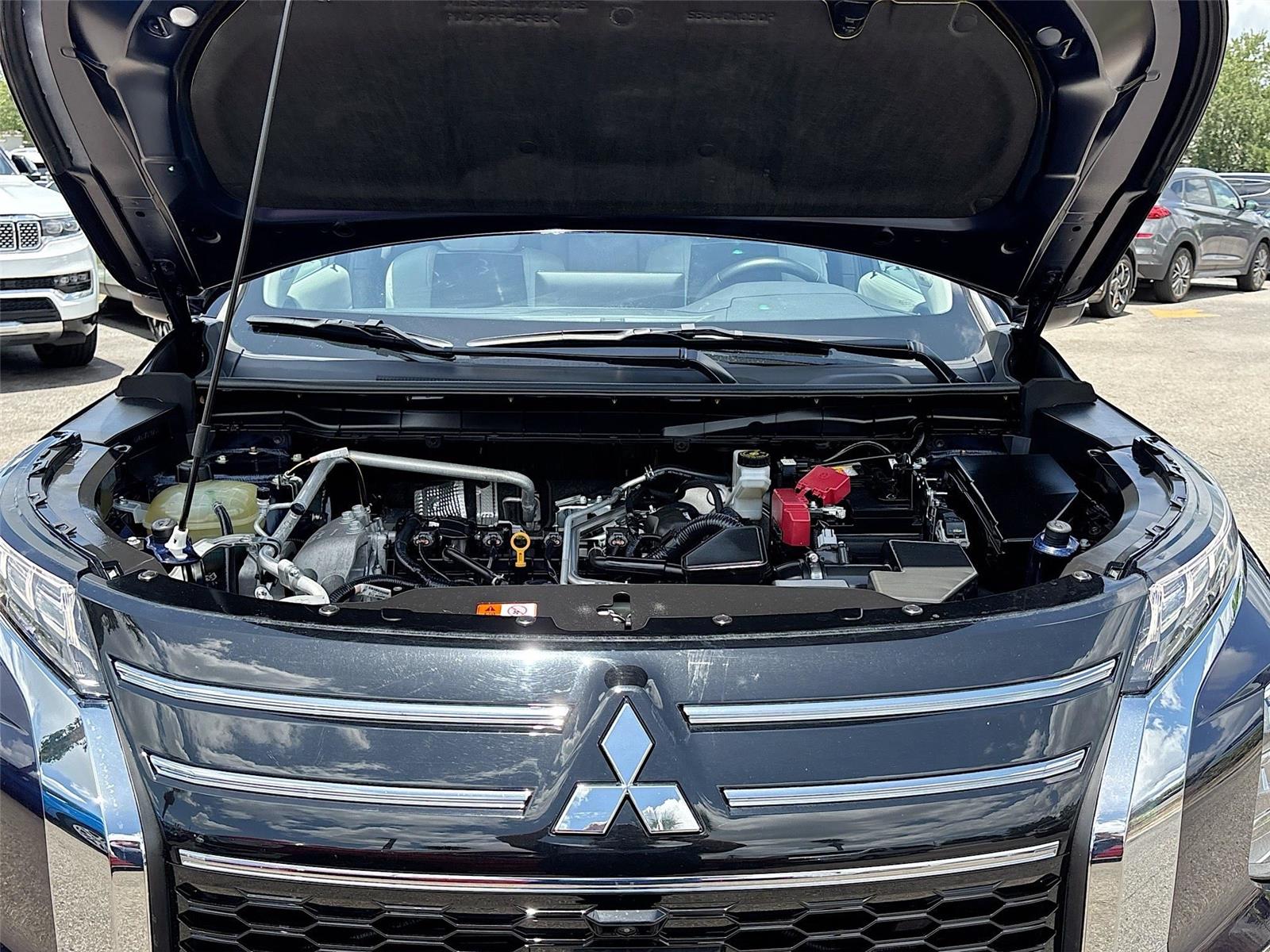 2025 Mitsubishi Outlander SE