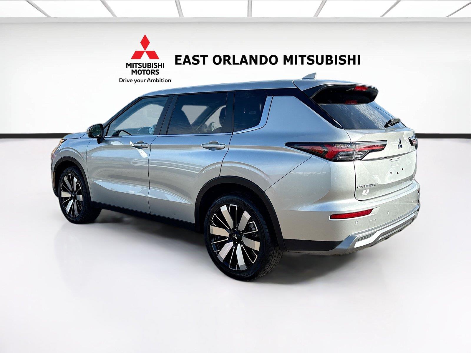 2025 Mitsubishi Outlander SE
