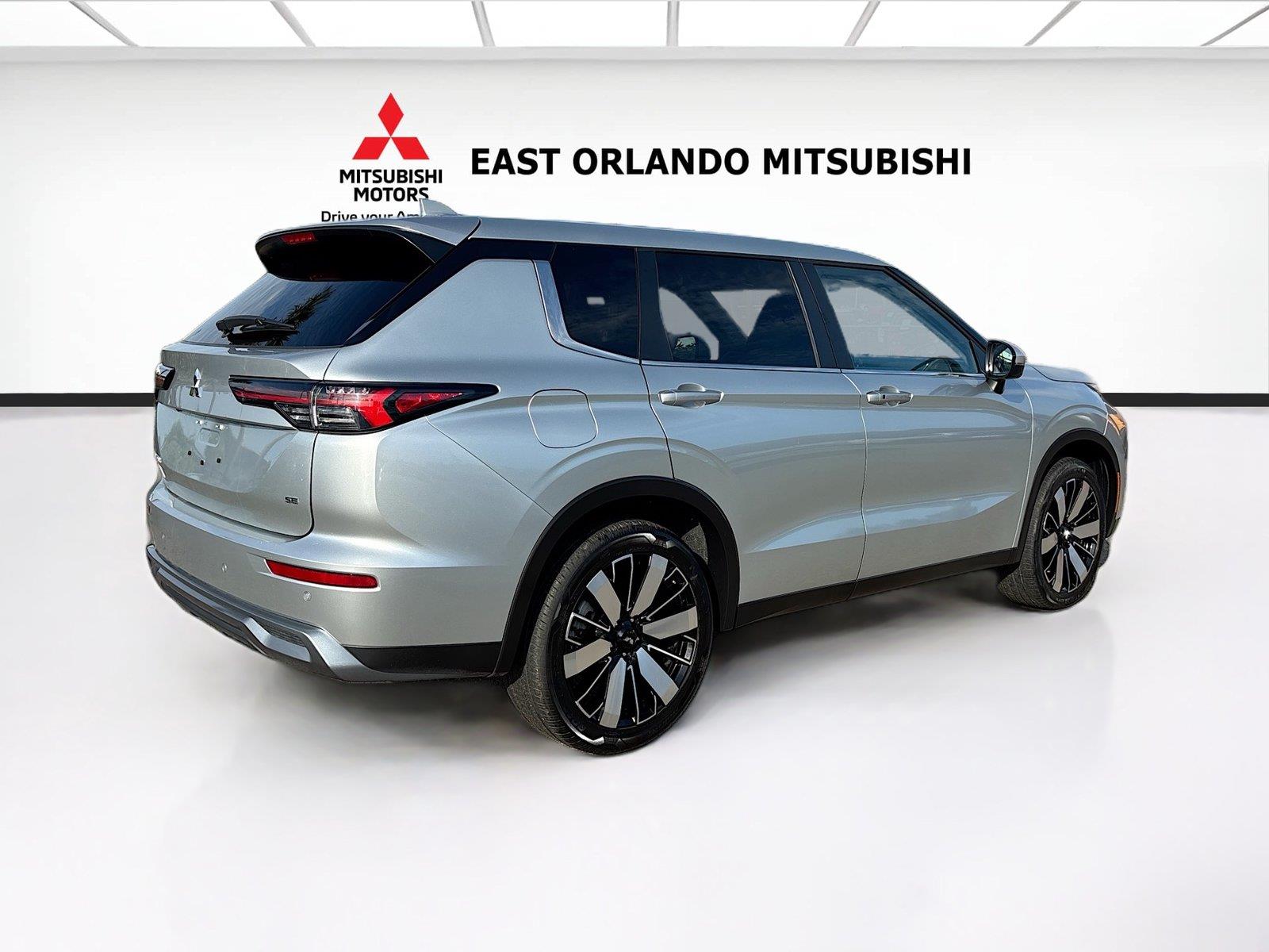 2025 Mitsubishi Outlander SE