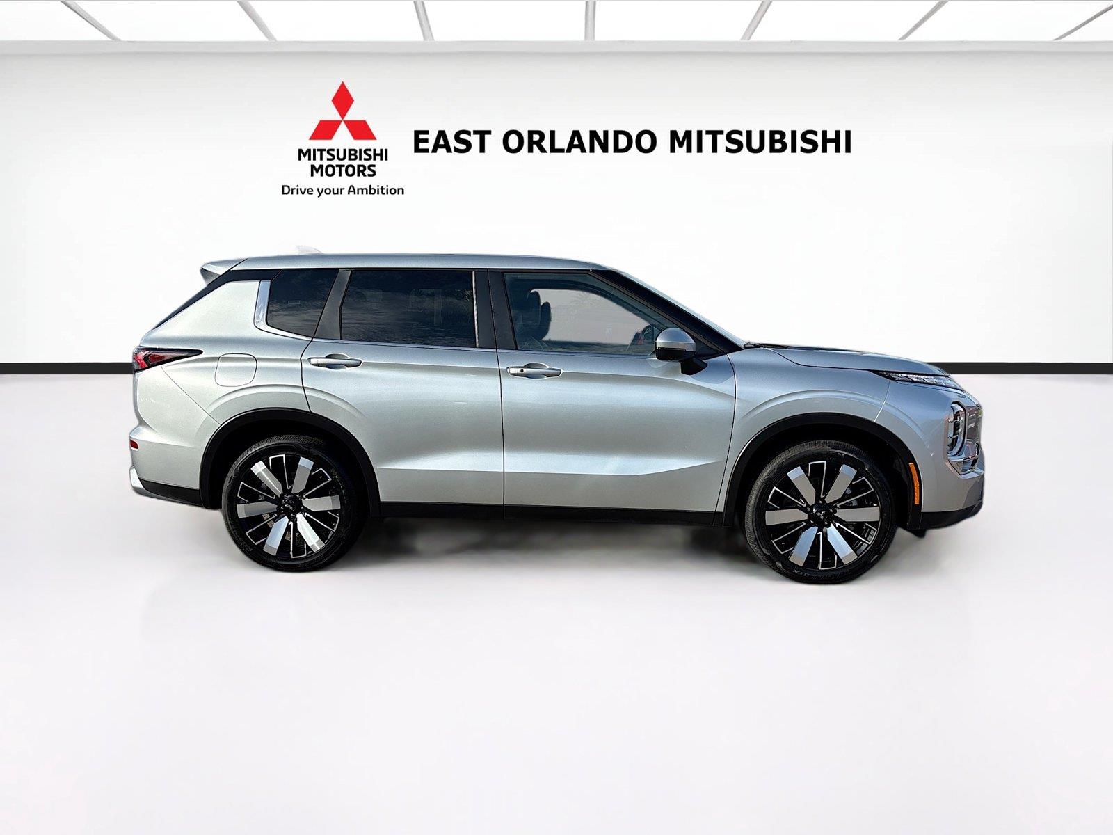 2025 Mitsubishi Outlander SE