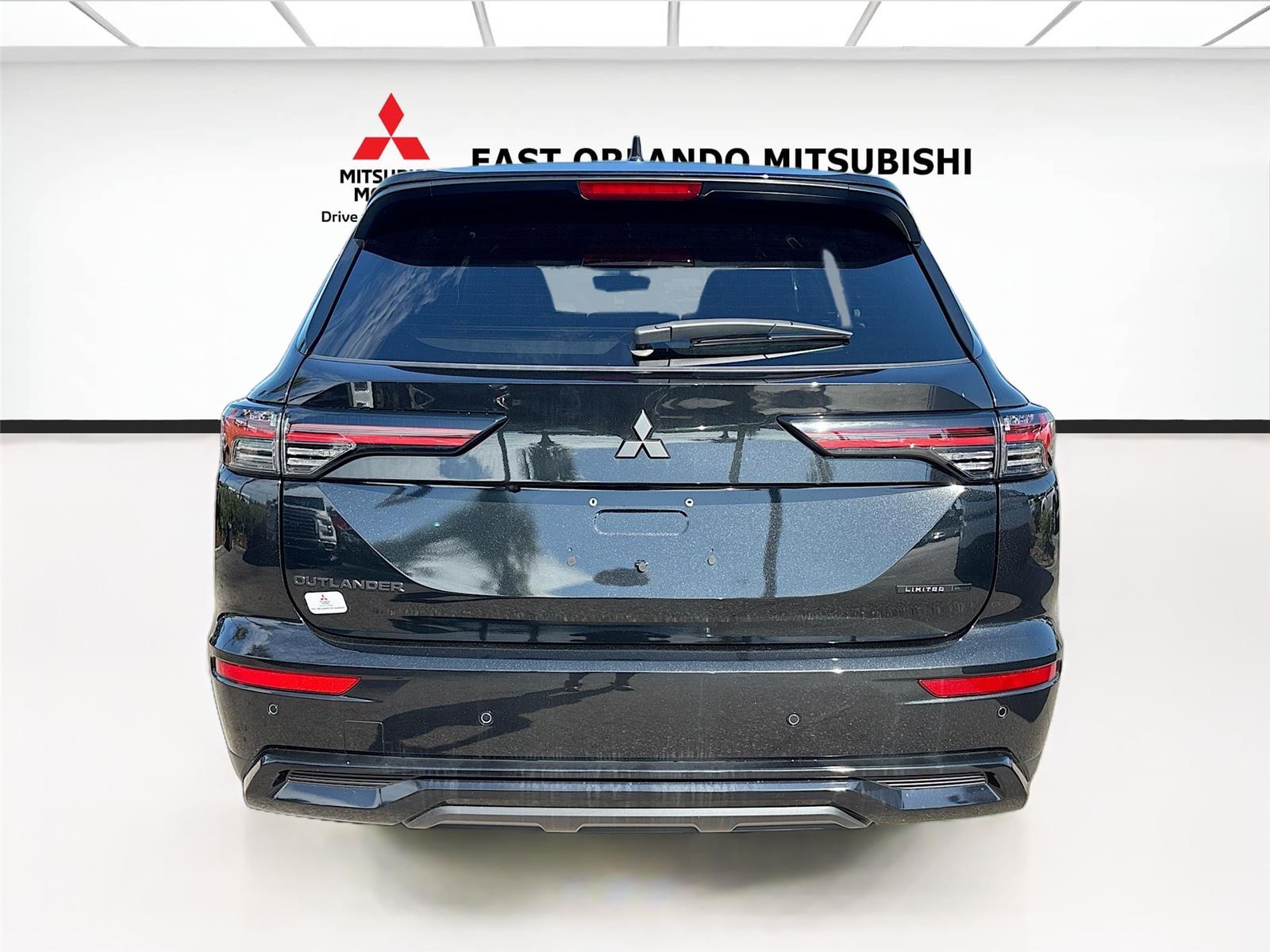 2026 Mitsubishi Outlander LE