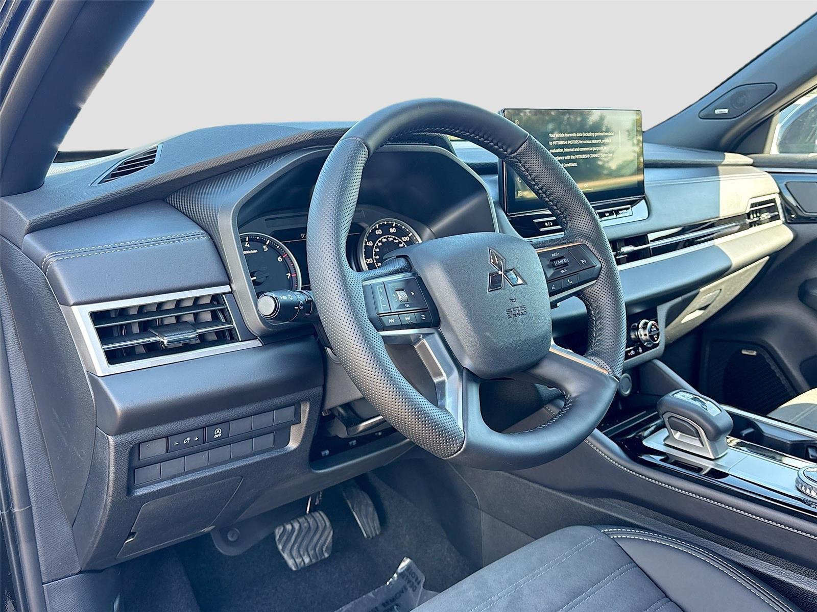2026 Mitsubishi Outlander LE