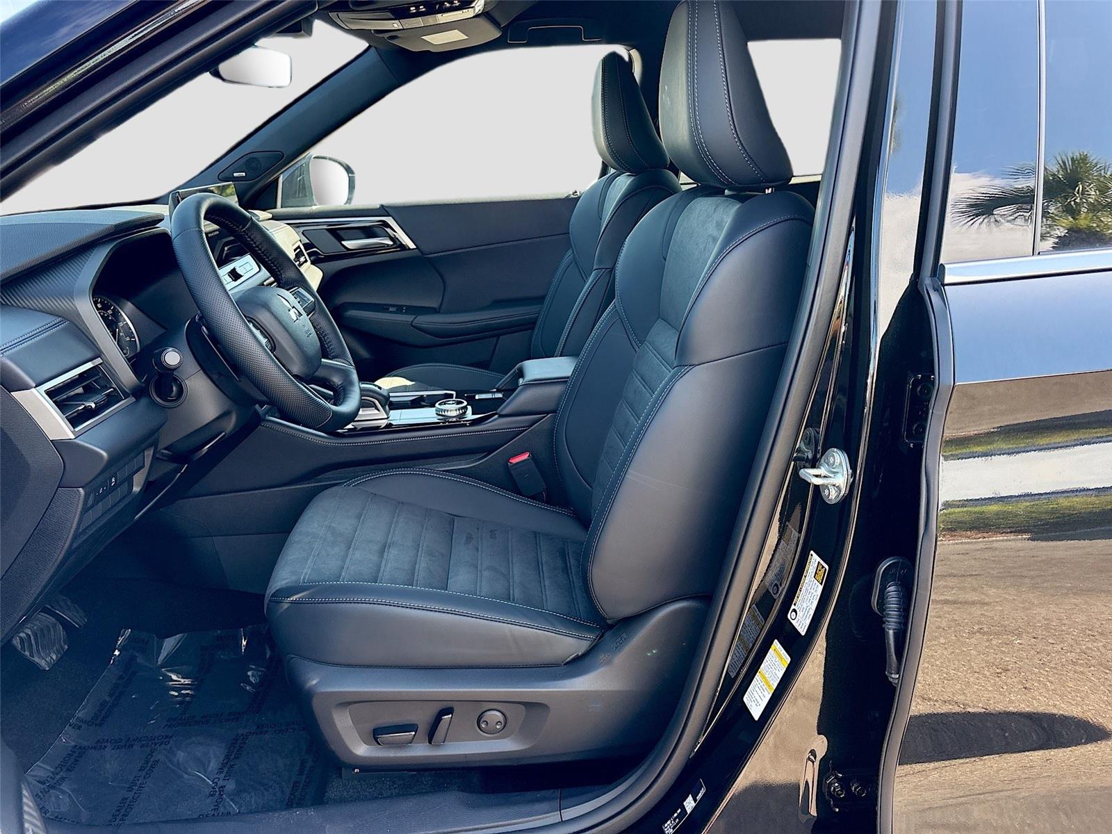 2026 Mitsubishi Outlander LE