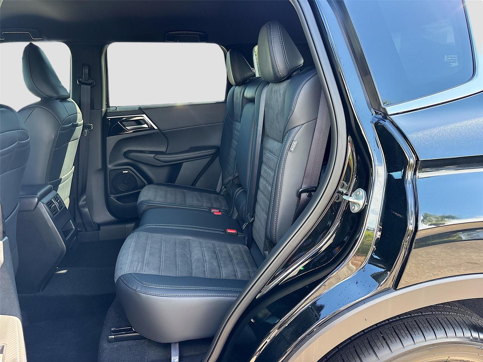 2026 Mitsubishi Outlander LE