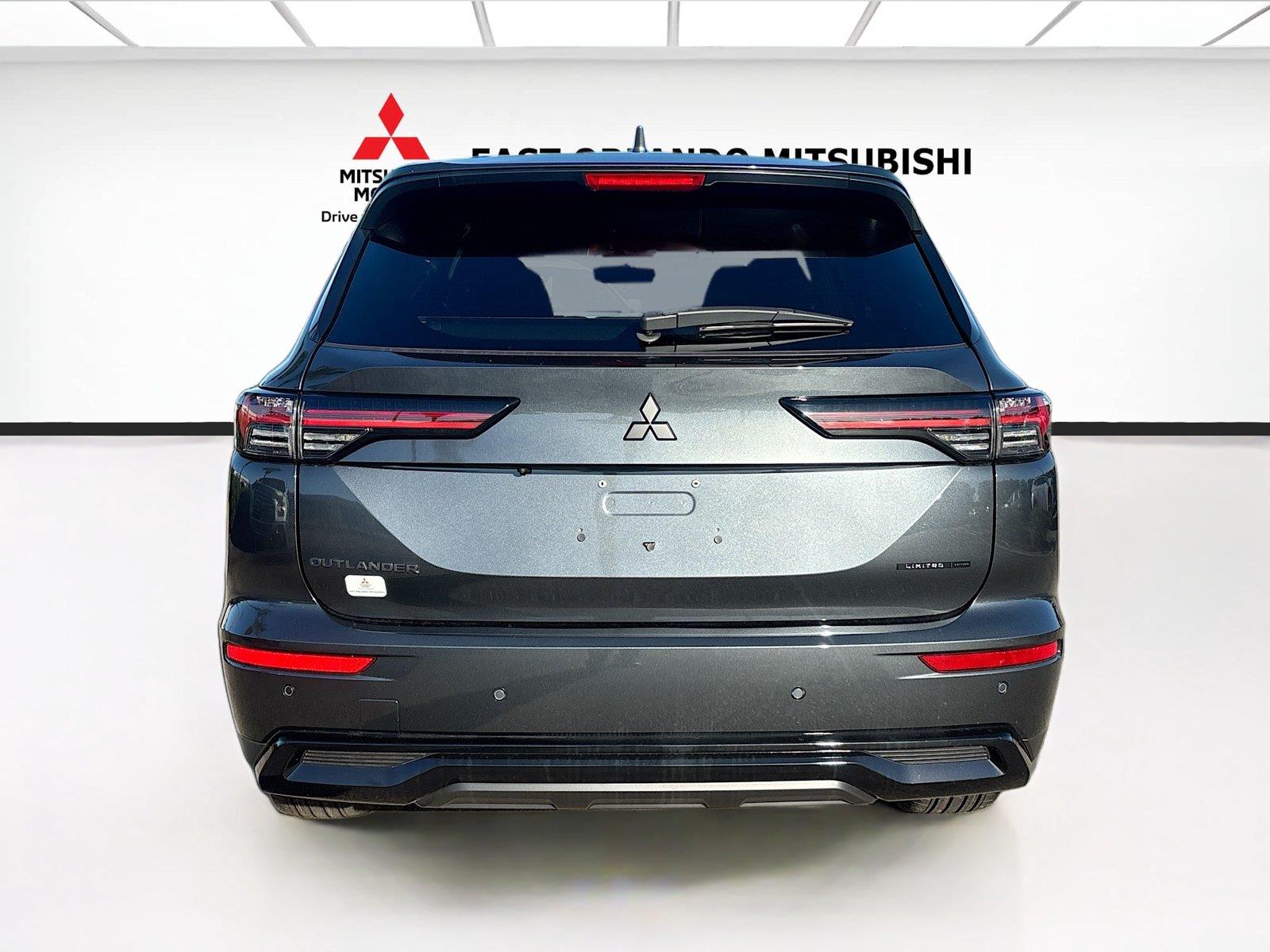 2026 MITSUBISHI Outlander LE