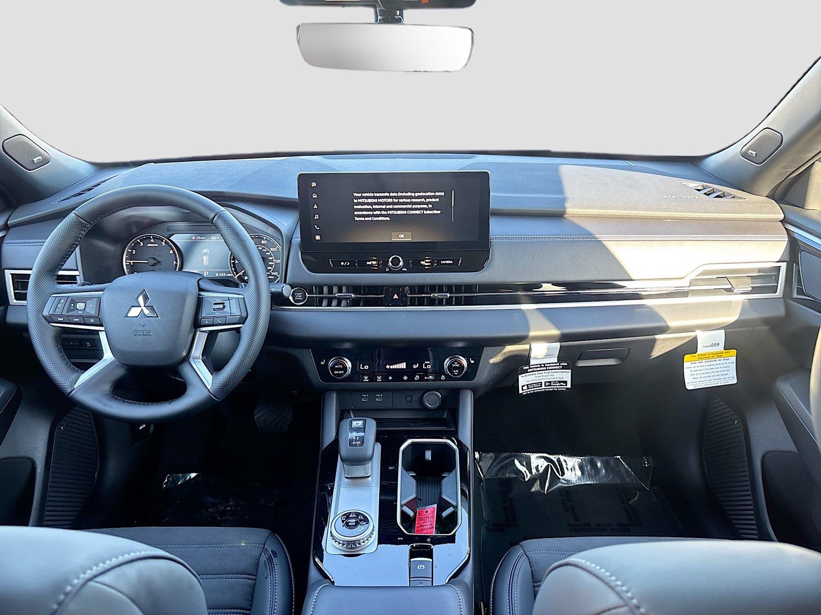 2026 MITSUBISHI Outlander LE