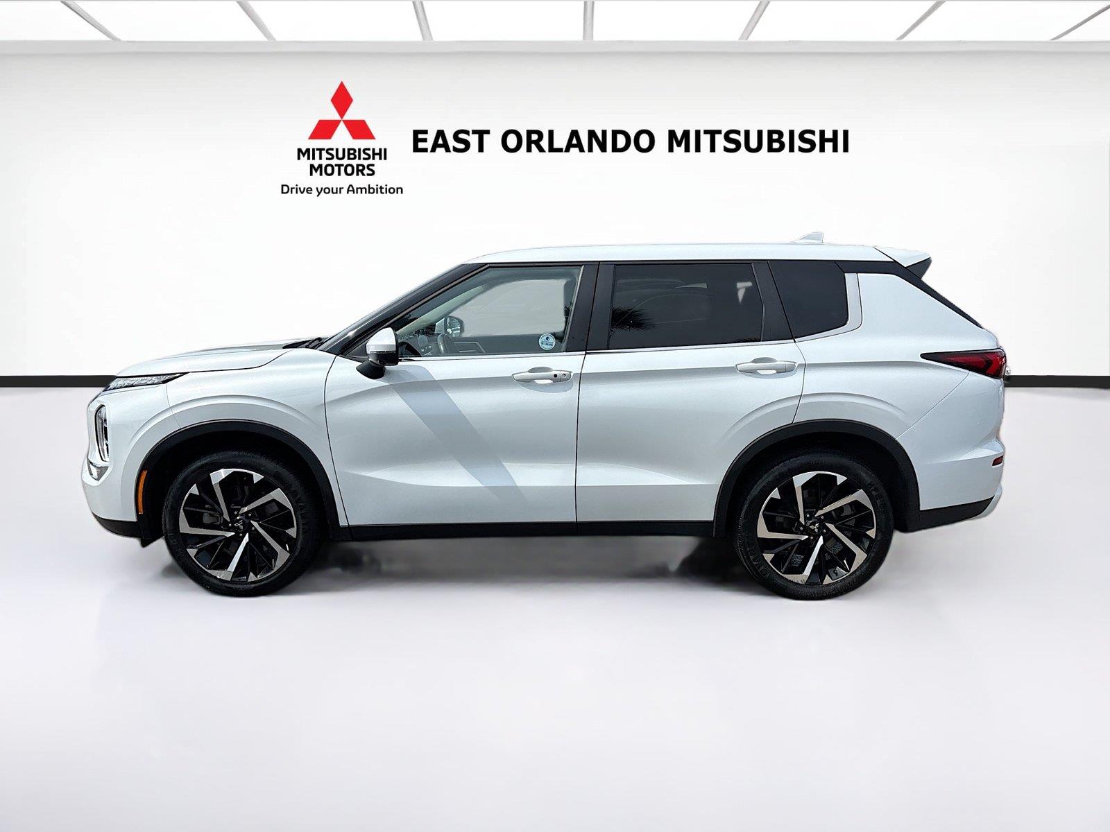 2024 Mitsubishi Outlander SE