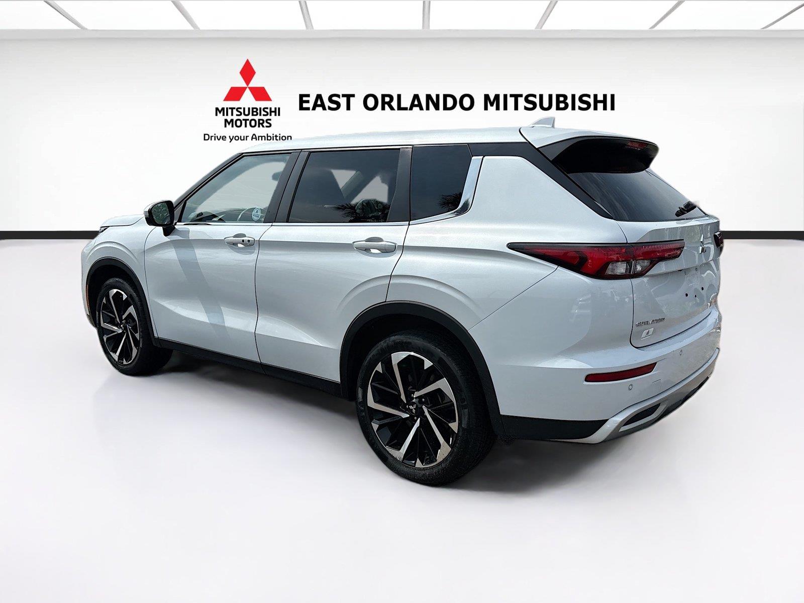 2024 Mitsubishi Outlander SE