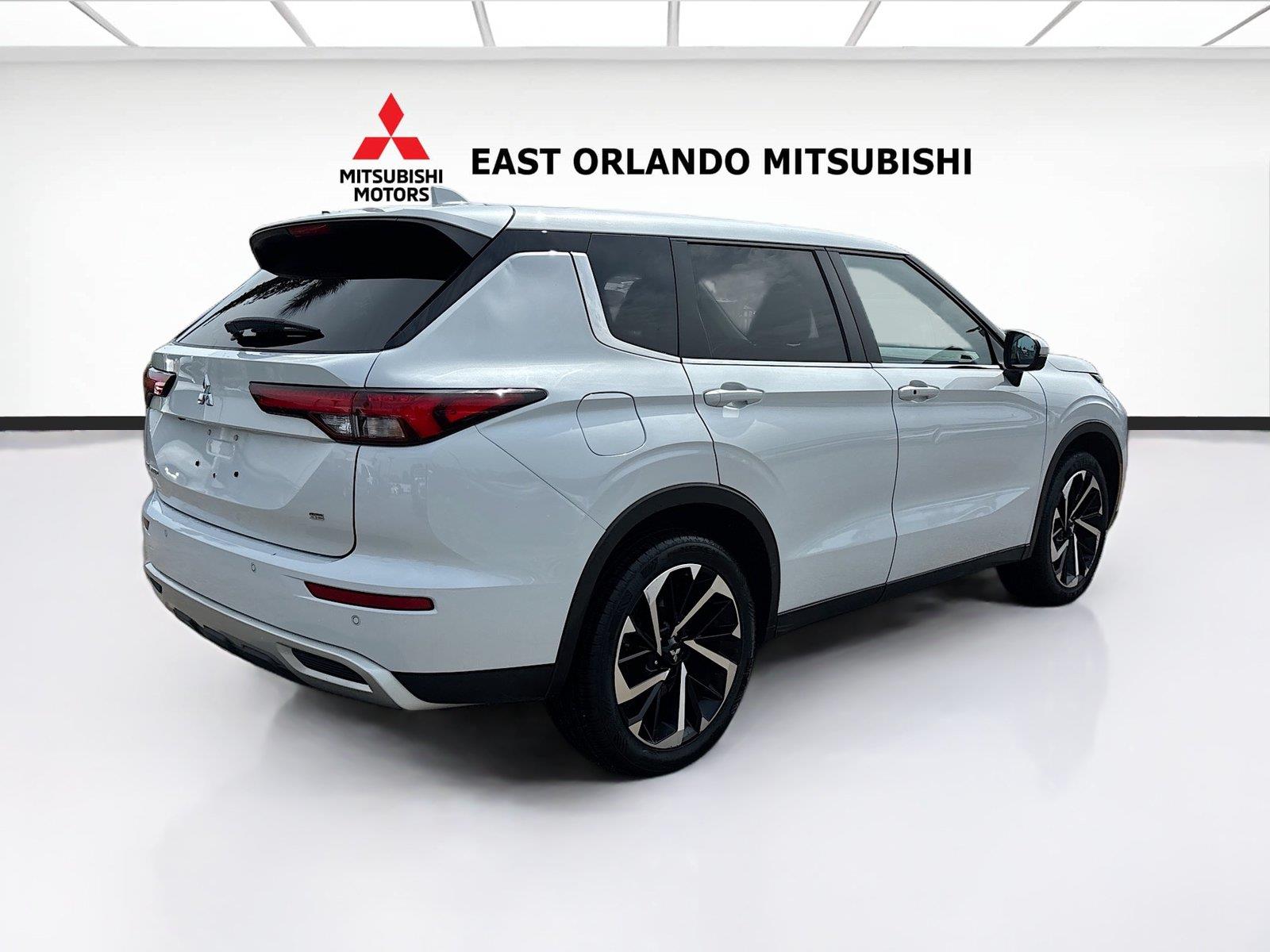 2024 Mitsubishi Outlander SE