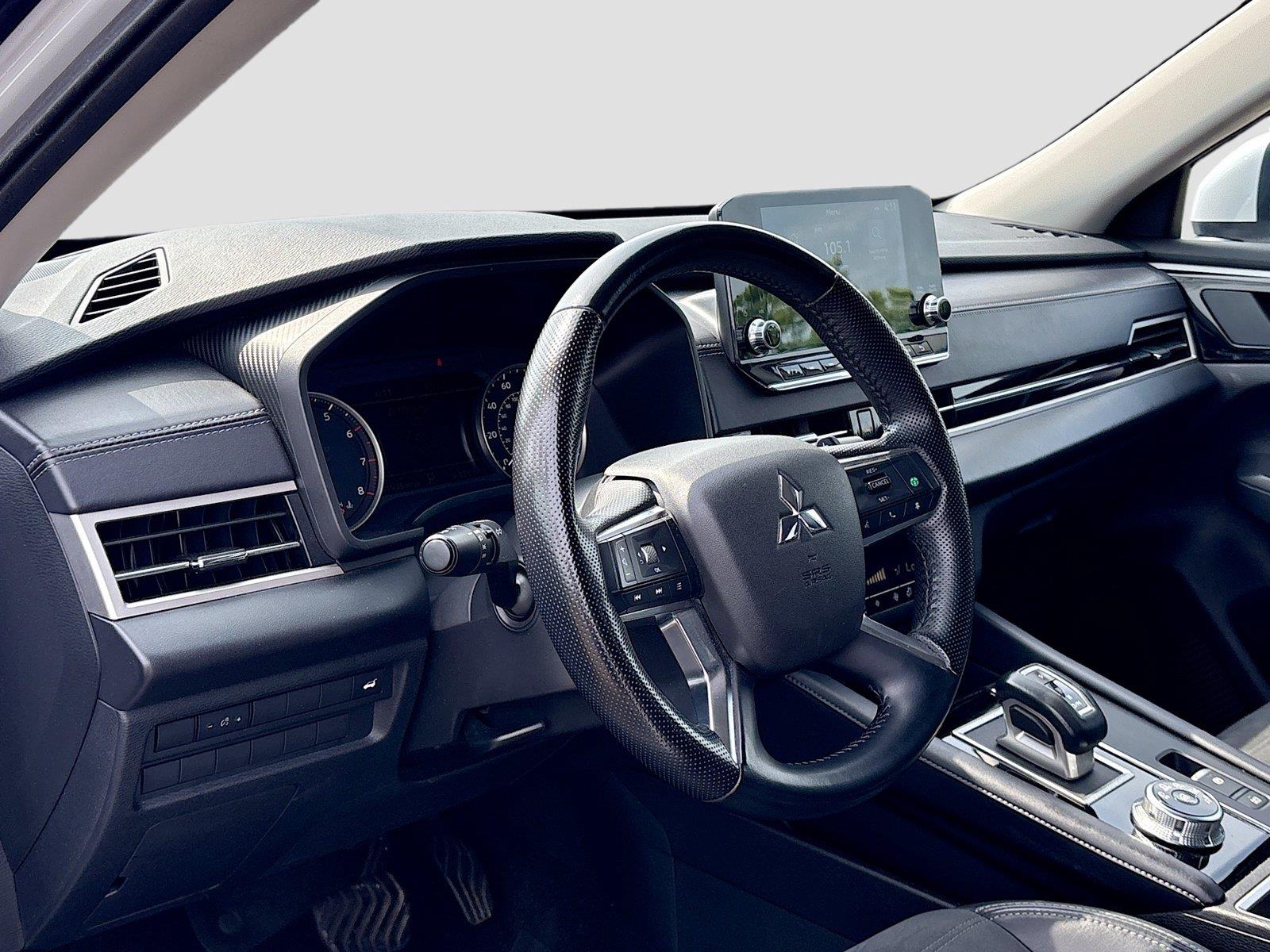 2024 Mitsubishi Outlander SE
