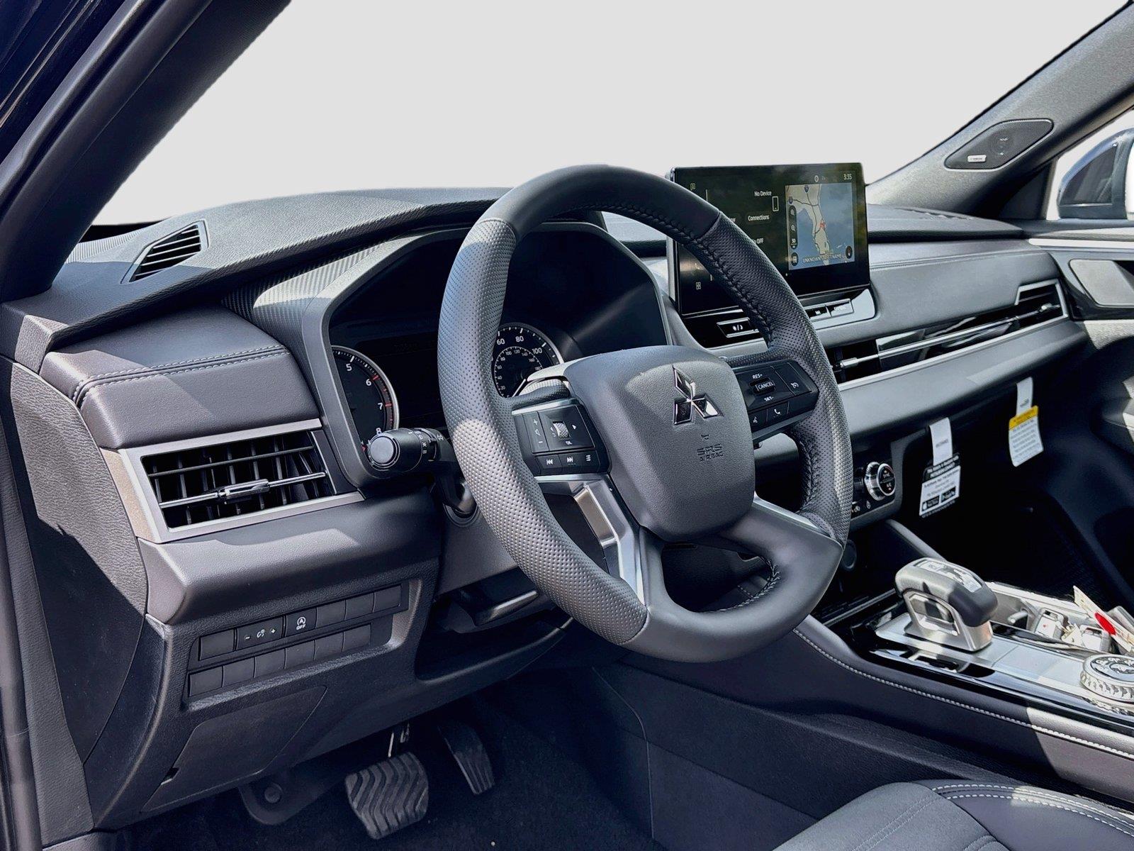2026 Mitsubishi Outlander LE