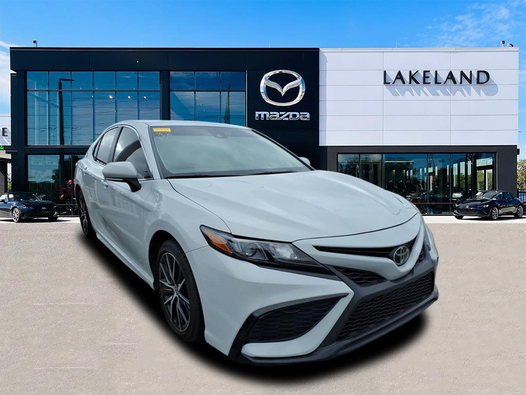 2024 Toyota Camry SE's photo