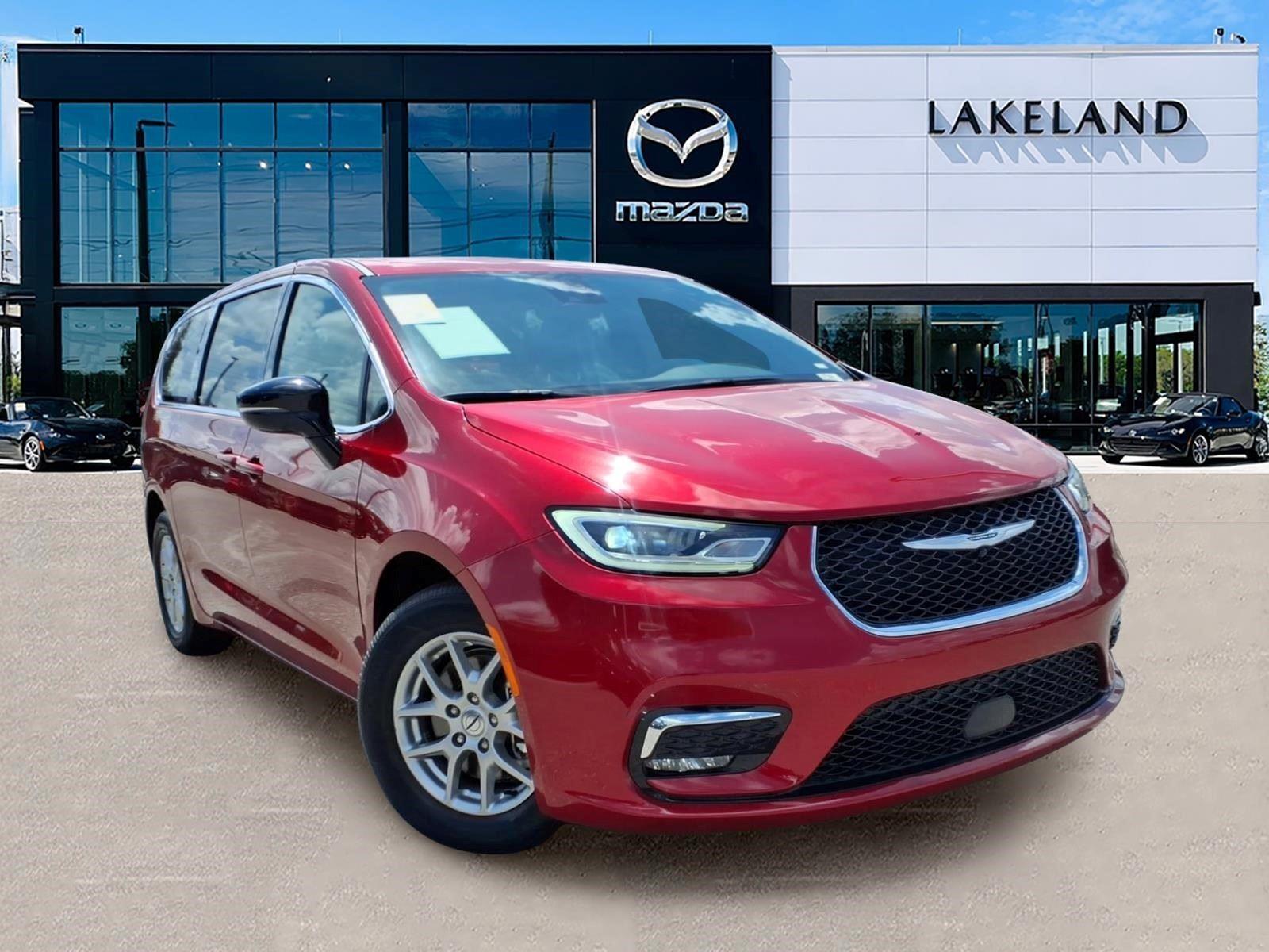2025 Chrysler Pacifica Select