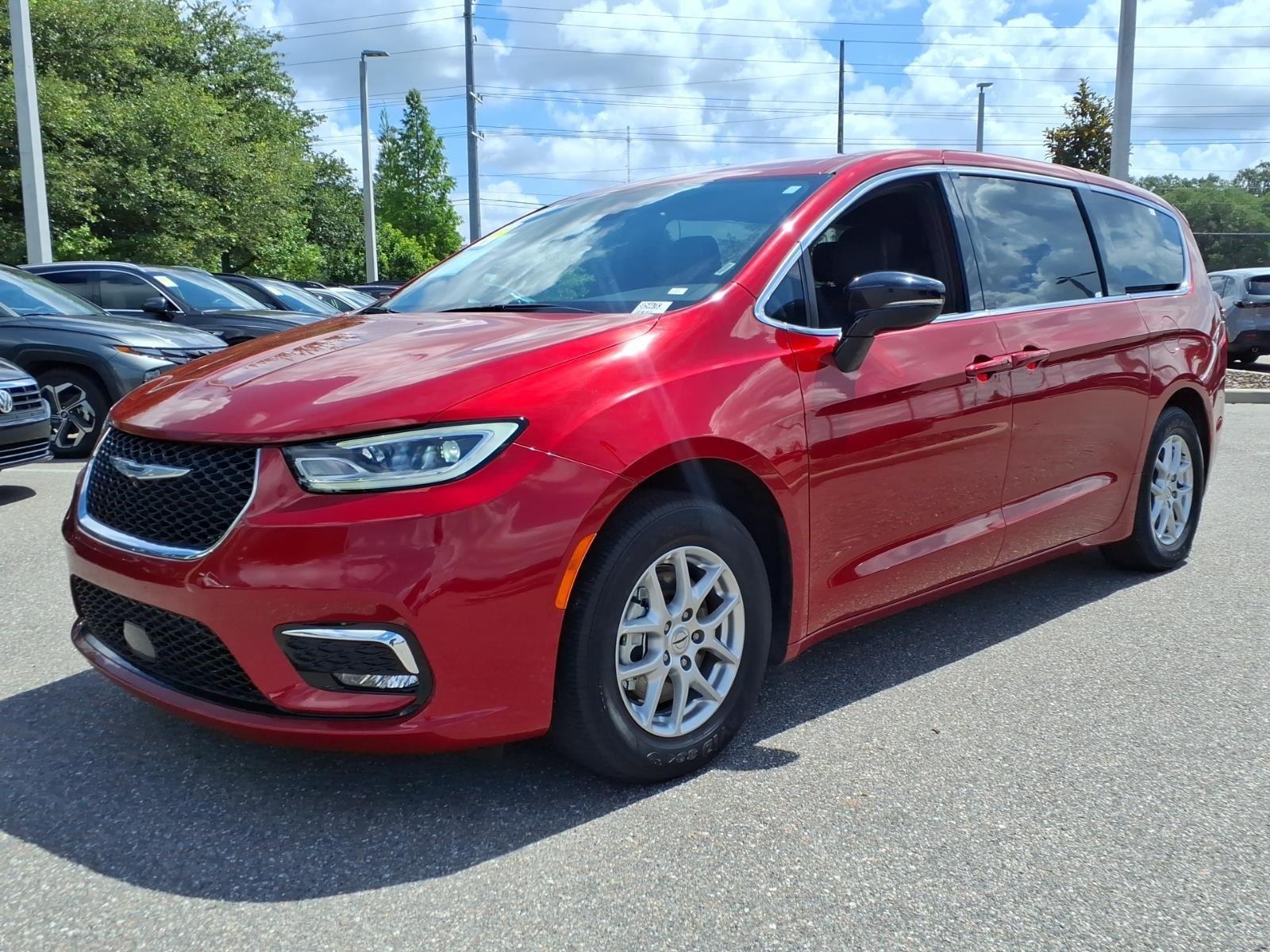 2025 Chrysler Pacifica Select