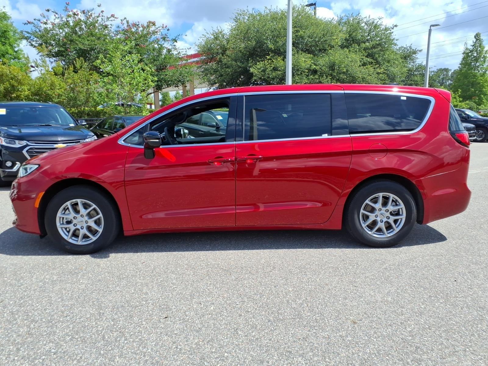 2025 Chrysler Pacifica Select