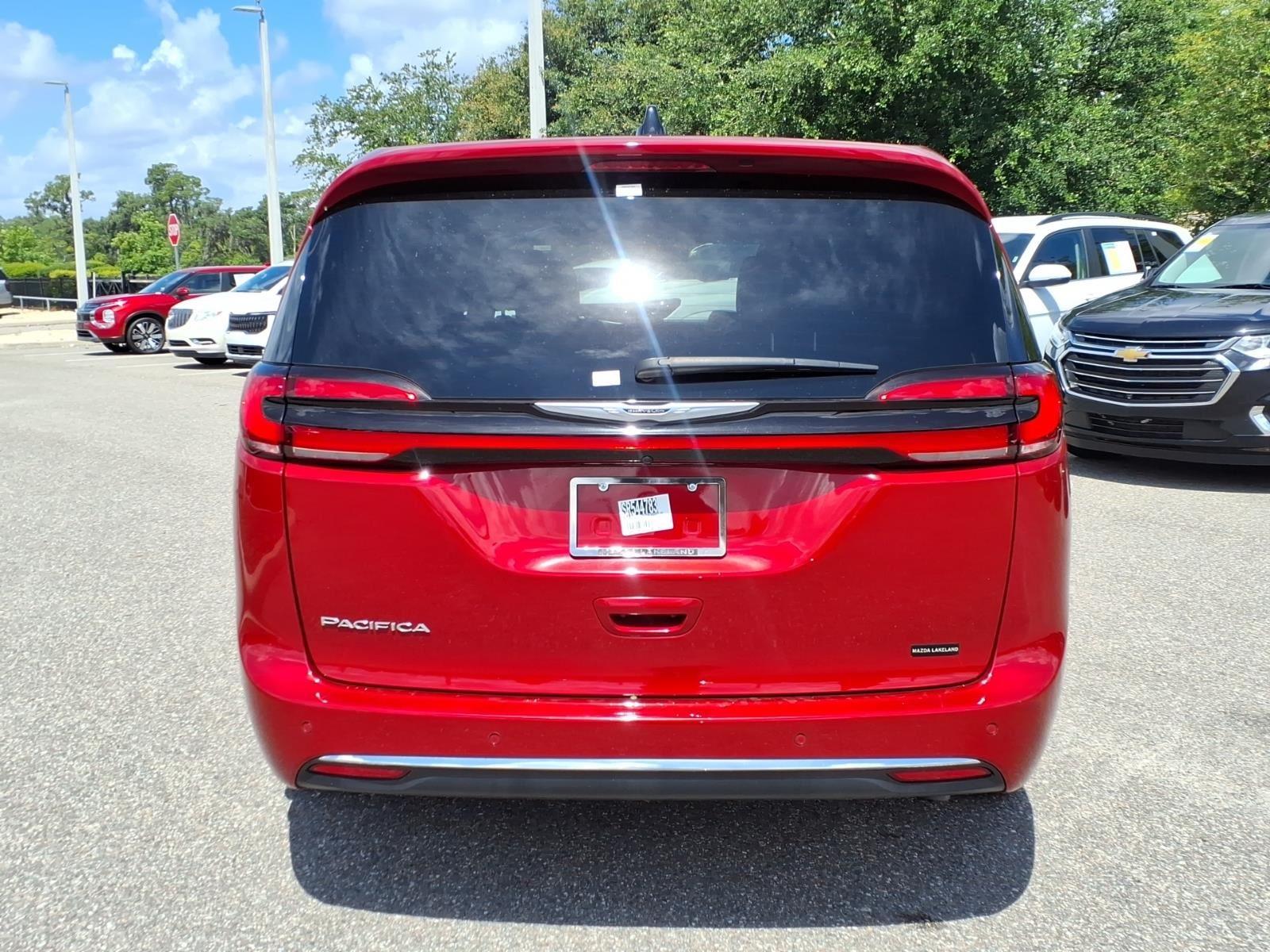 2025 Chrysler Pacifica Select