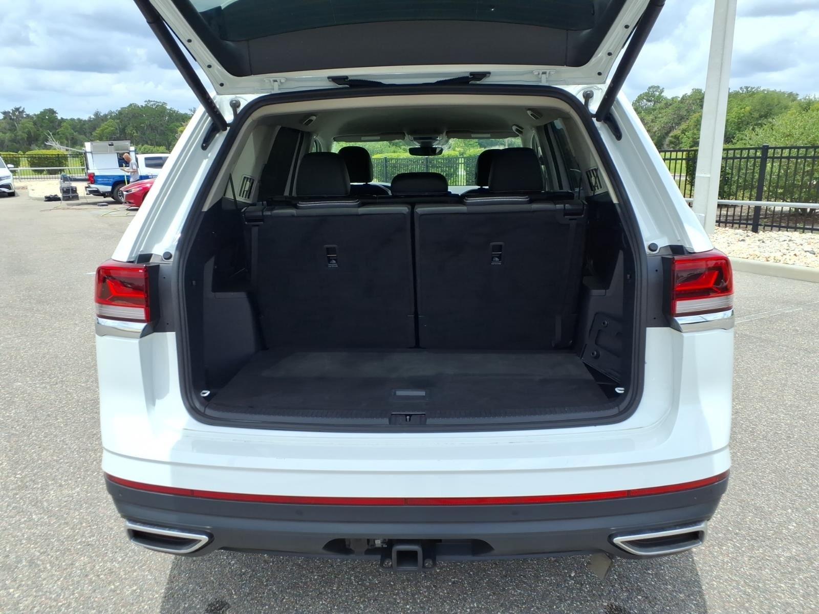 2025 Volkswagen Atlas 2.0T SE w/Technology