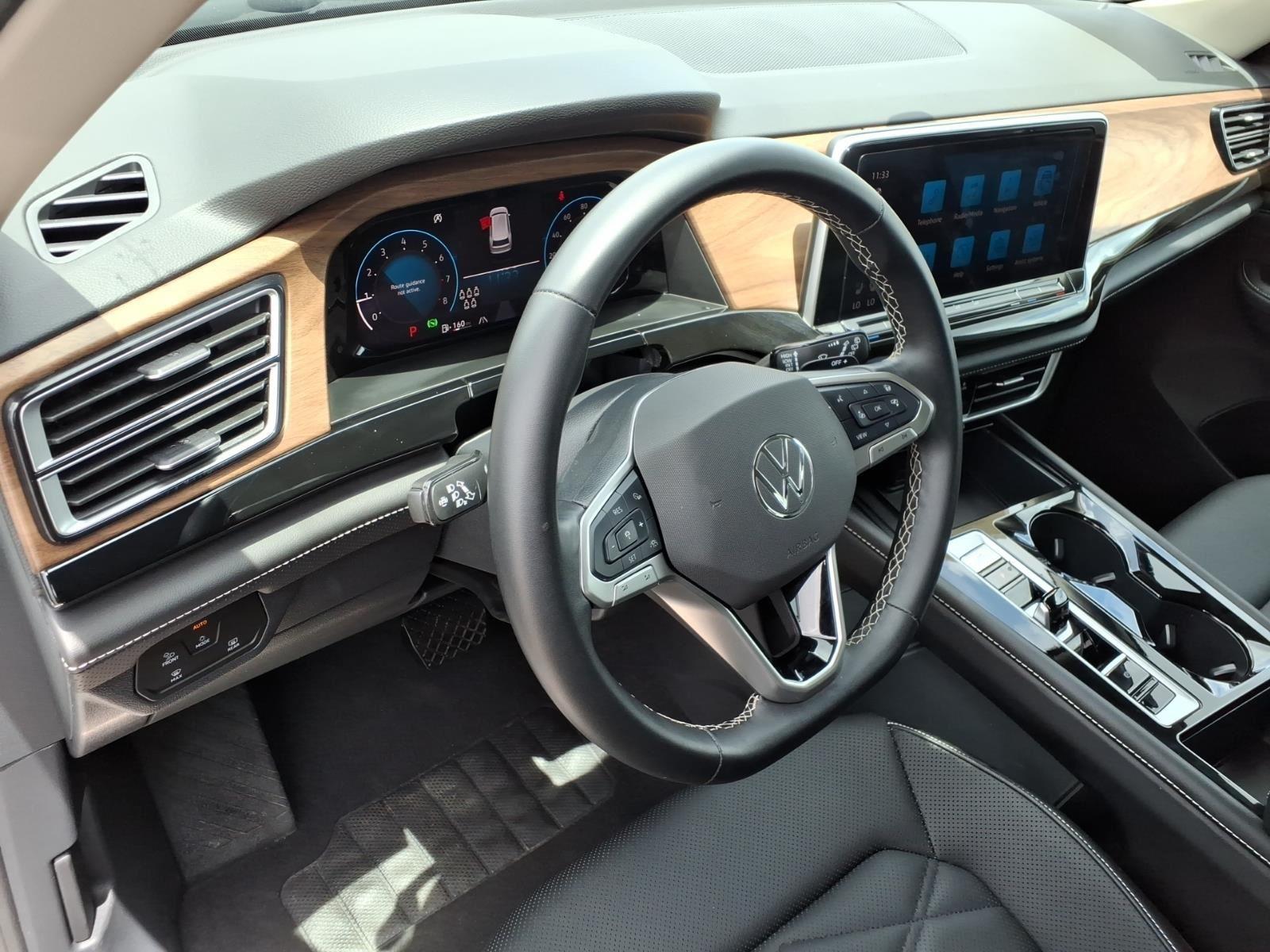 2025 Volkswagen Atlas 2.0T SE w/Technology