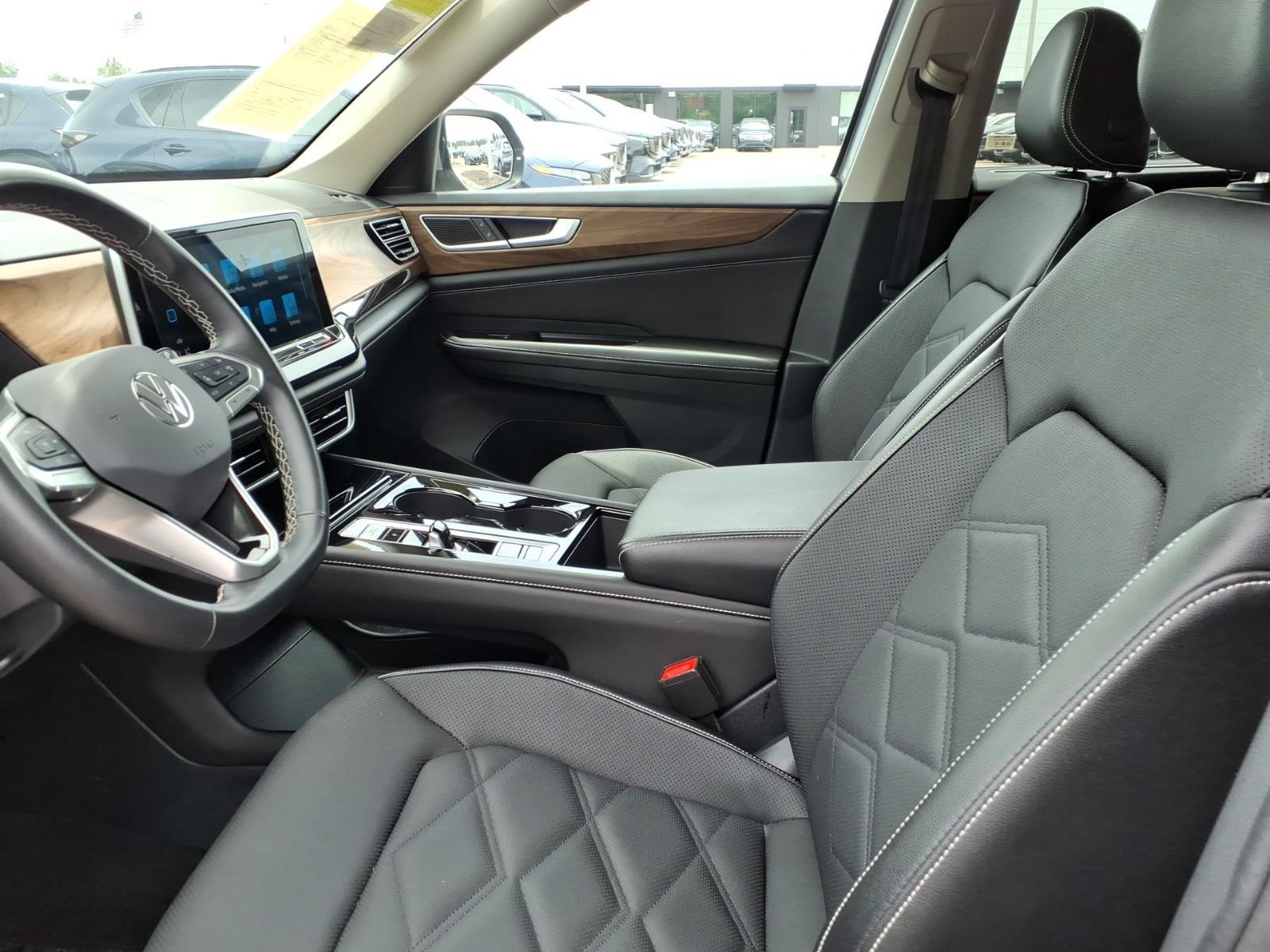 2025 Volkswagen Atlas 2.0T SE w/Technology