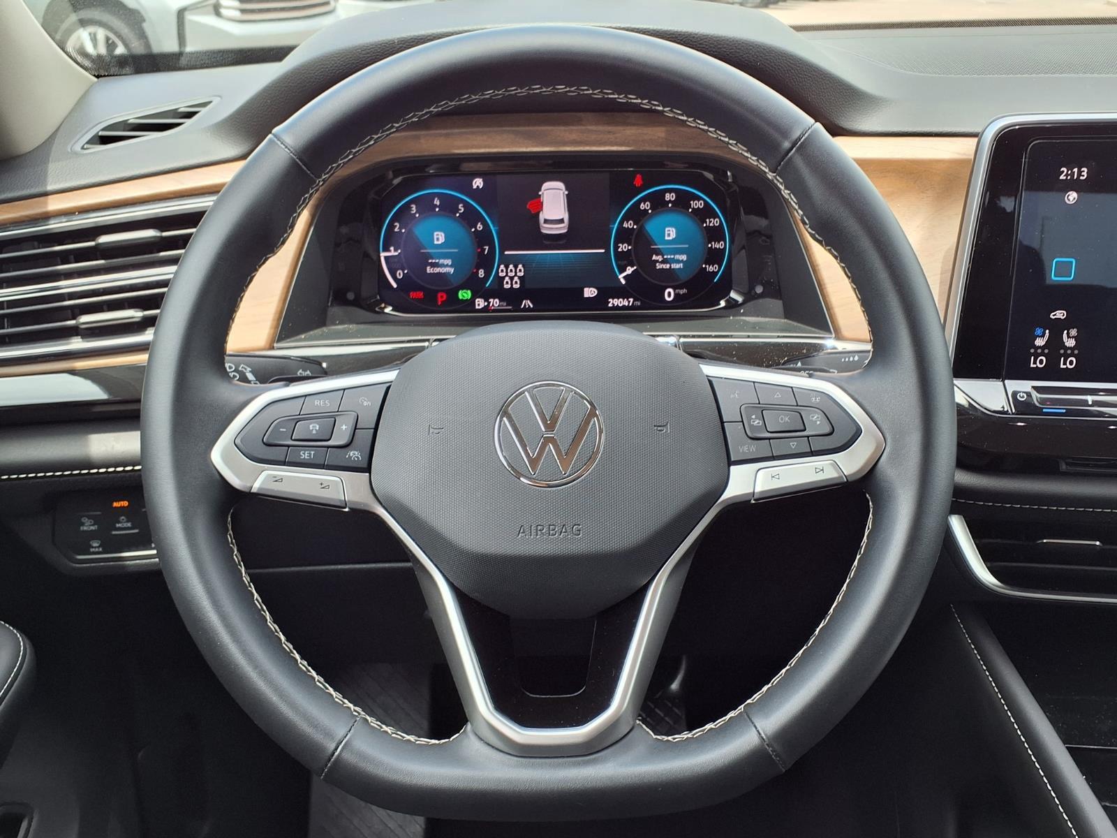 2025 Volkswagen Atlas 2.0T SE w/Technology