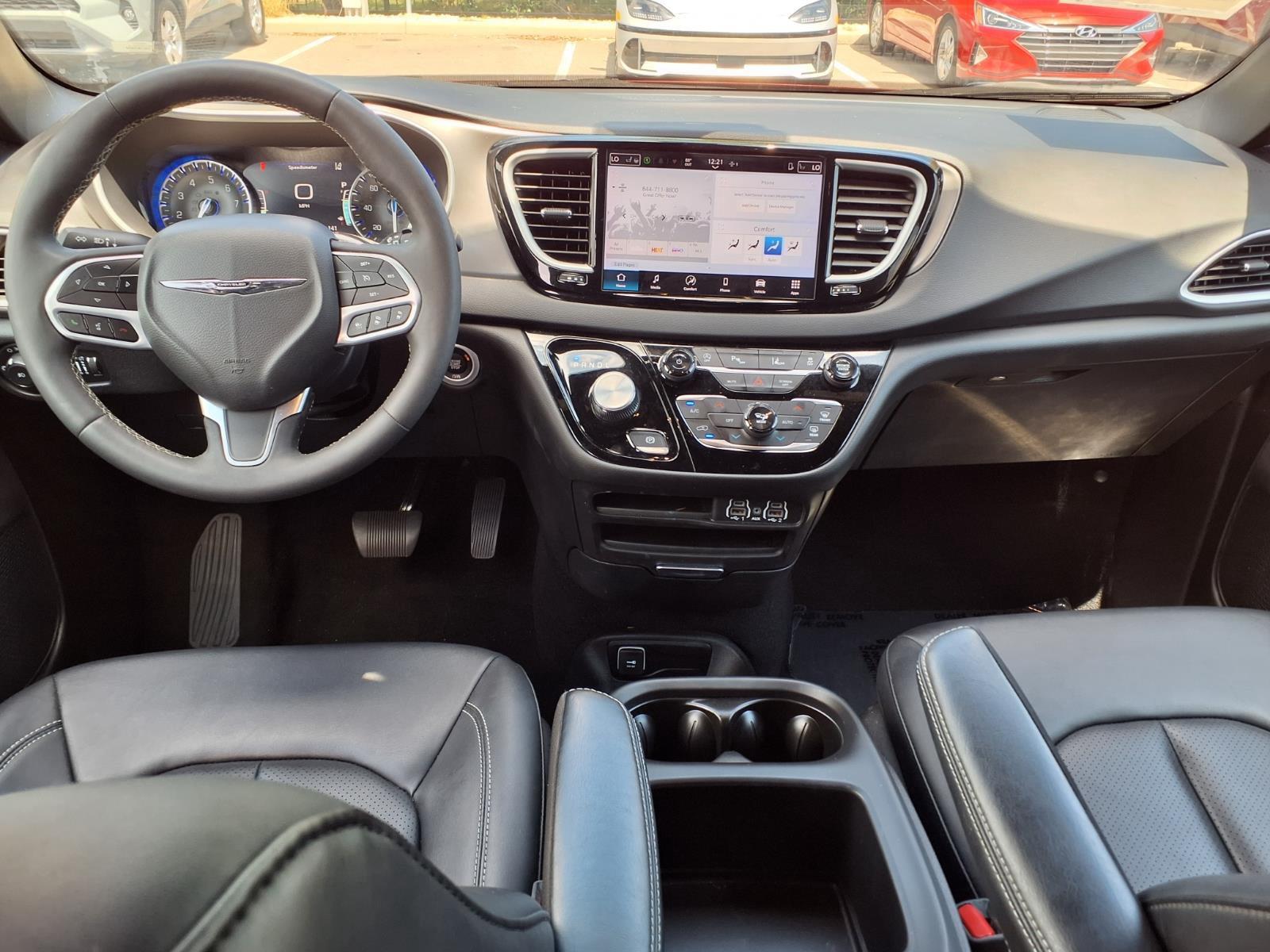 2025 Chrysler Pacifica Select