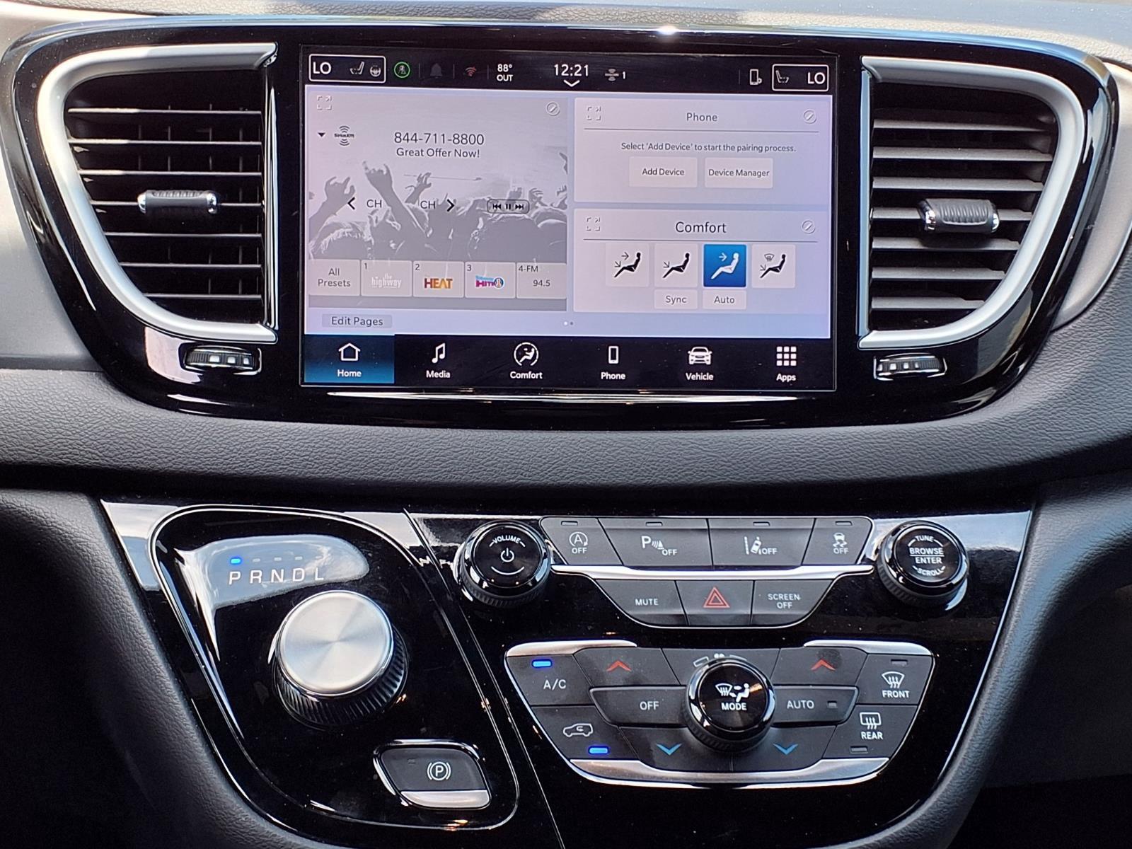 2025 Chrysler Pacifica Select