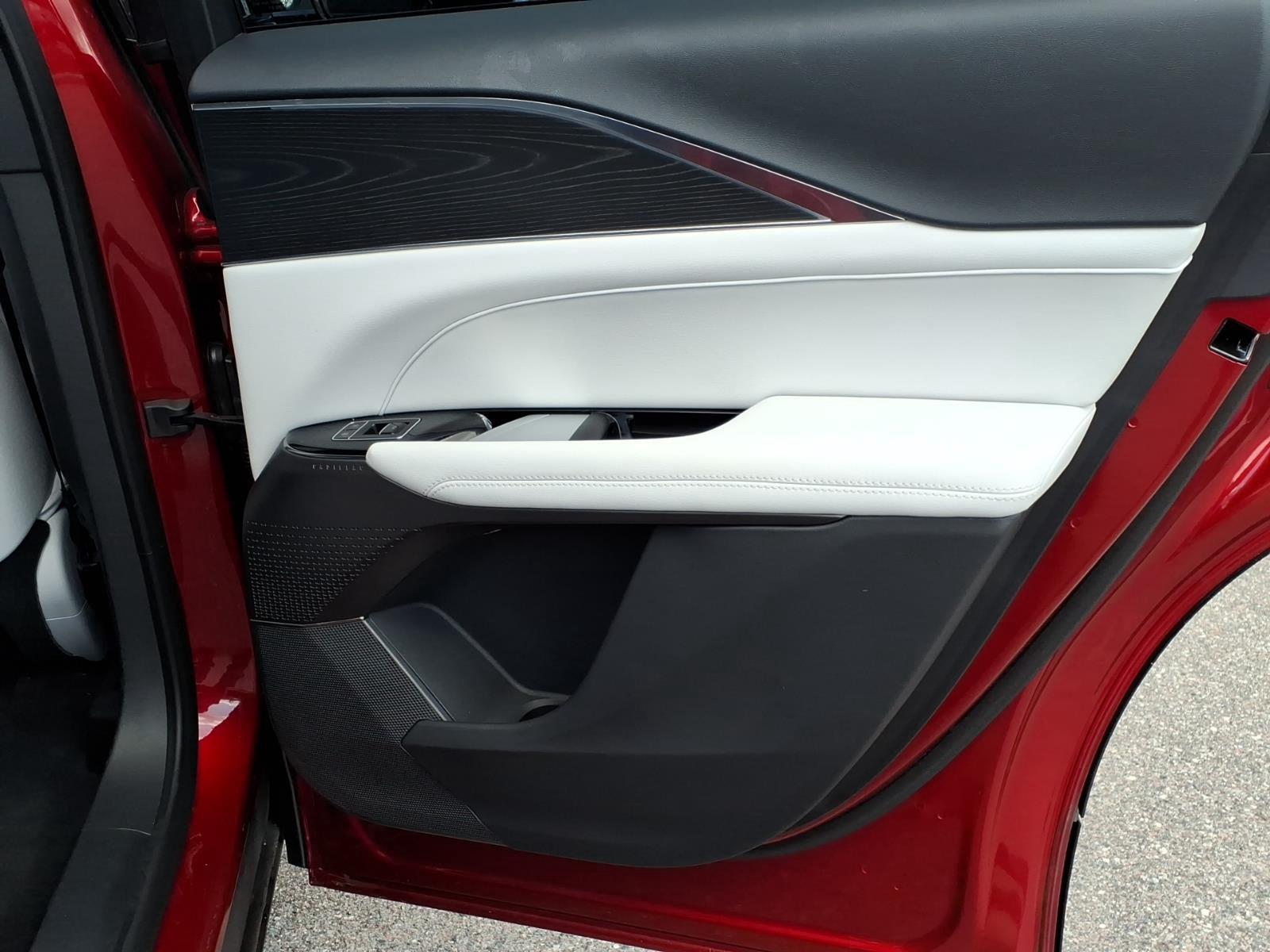 2024 Cadillac LYRIQ Sport
