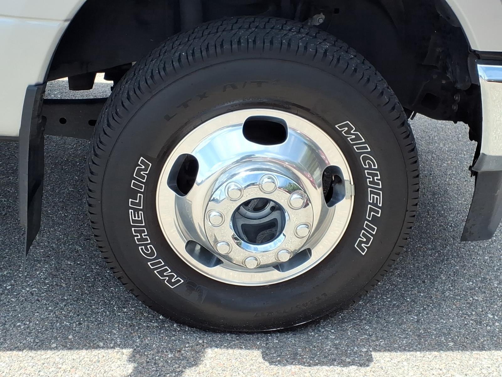 2022 Ford Super Duty F-350 DRW LARIAT