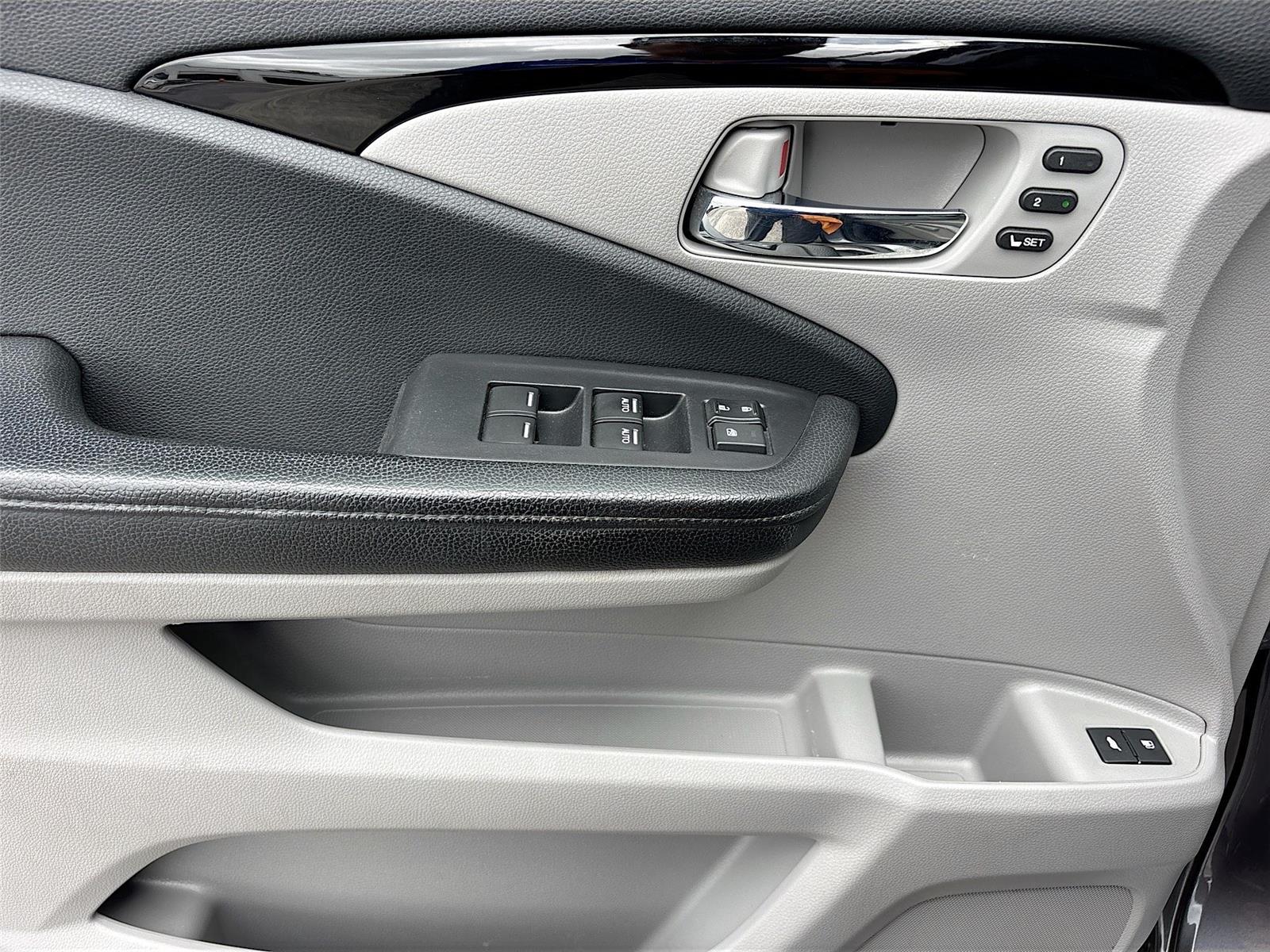 2017 HONDA PILOT Elite