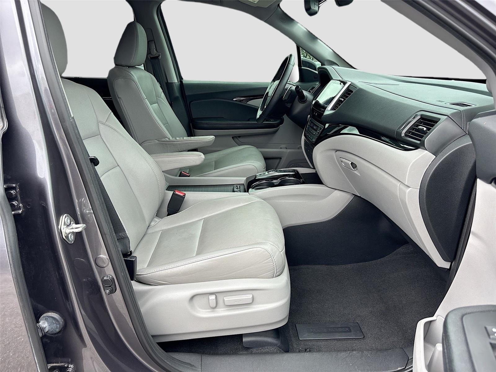 2017 HONDA PILOT Elite