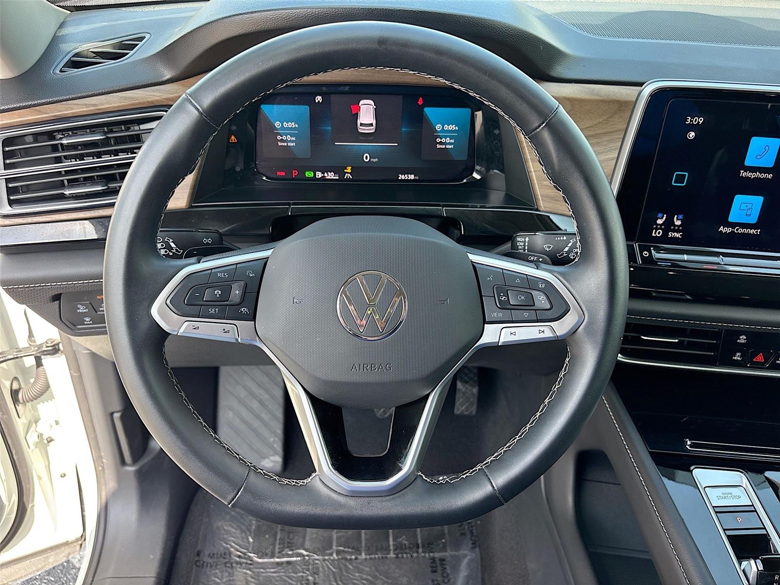 2025 Volkswagen Atlas 2.0T SE w/Technology