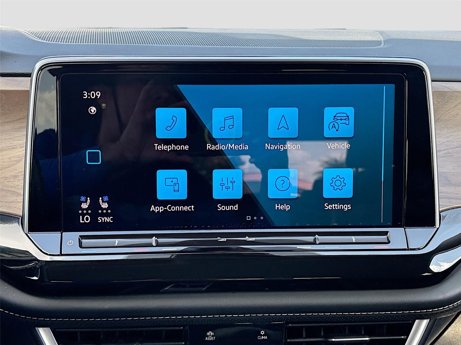 2025 Volkswagen Atlas 2.0T SE w/Technology