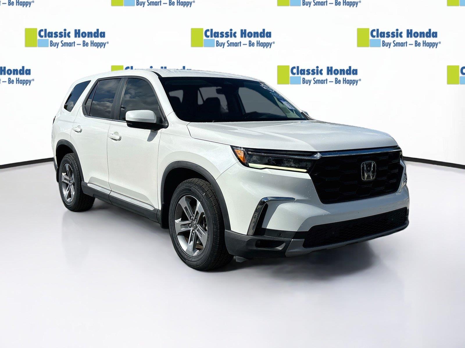 2023 Honda Pilot EX-L w/Rear Captain’s Chairs