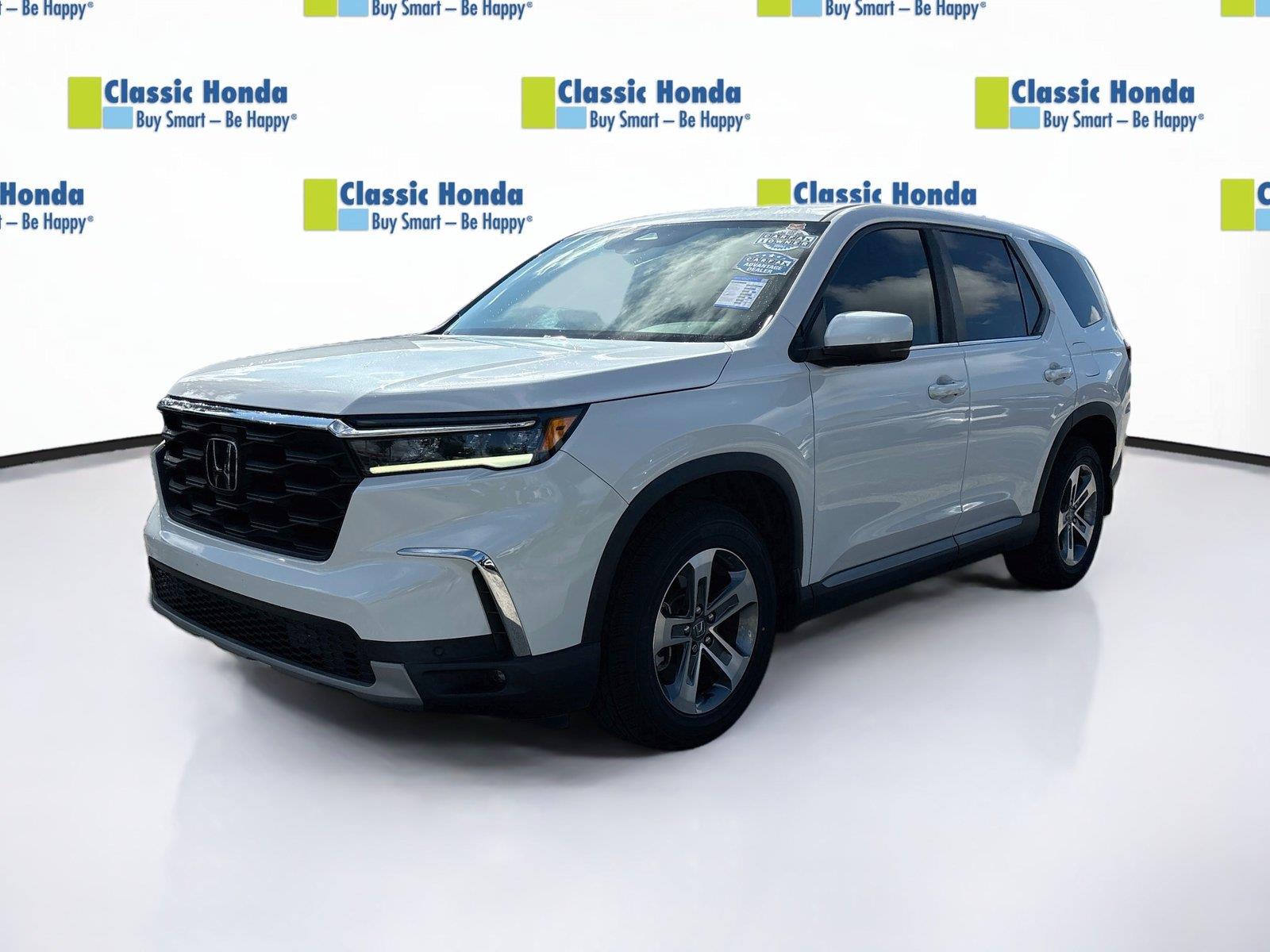 2023 Honda Pilot EX-L w/Rear Captain’s Chairs