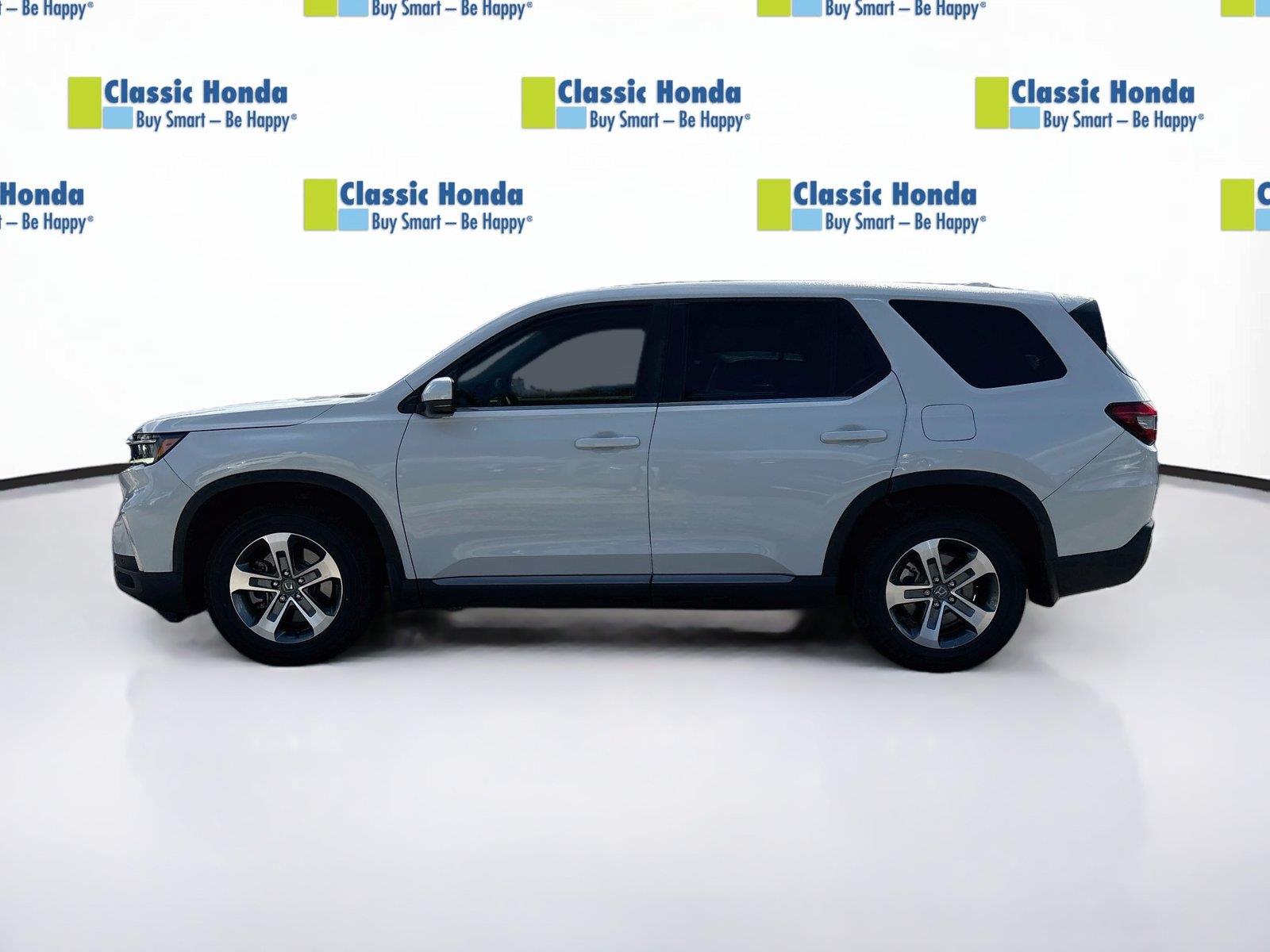 2023 Honda Pilot EX-L w/Rear Captain’s Chairs