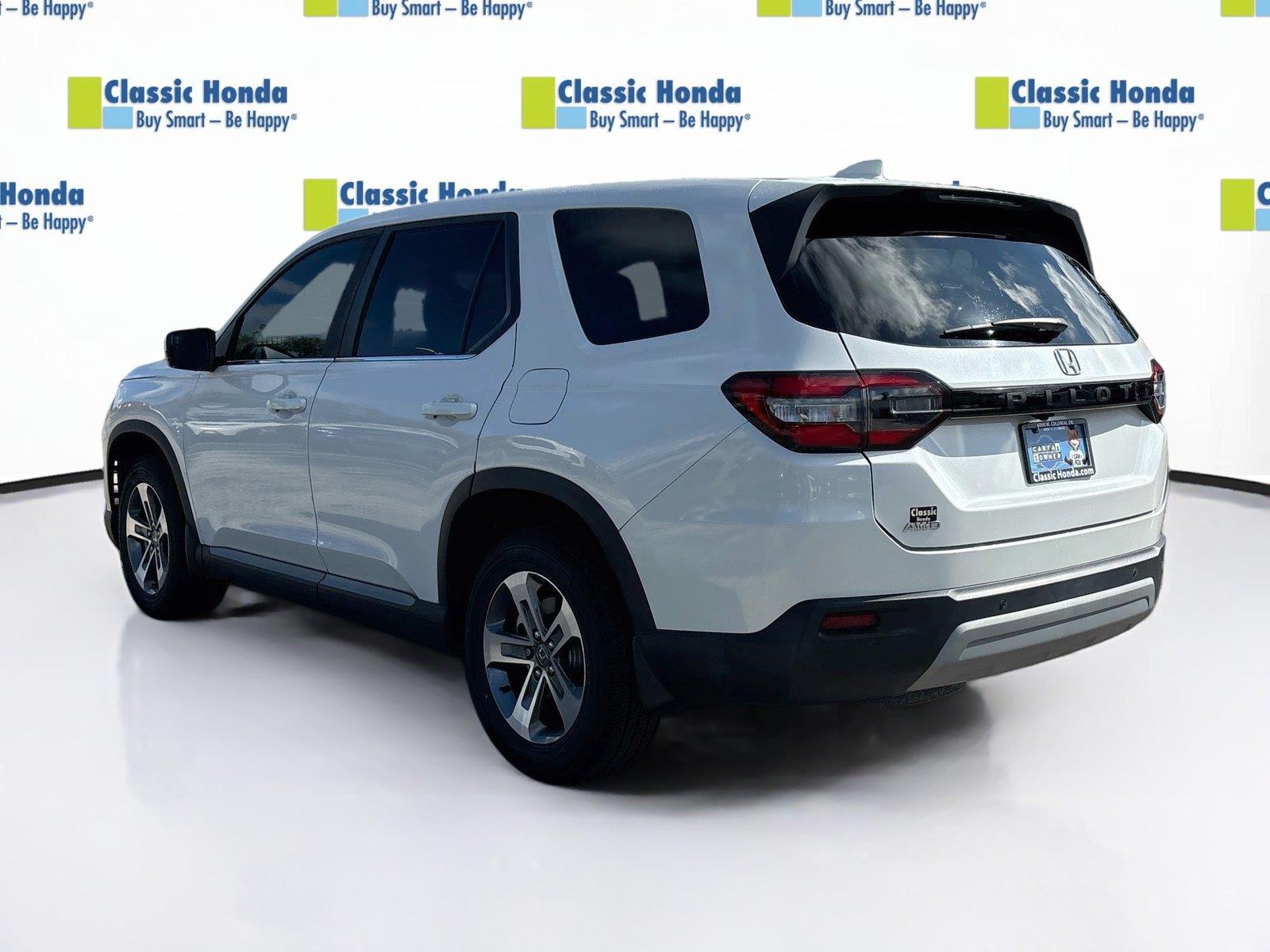 2023 Honda Pilot EX-L w/Rear Captain’s Chairs