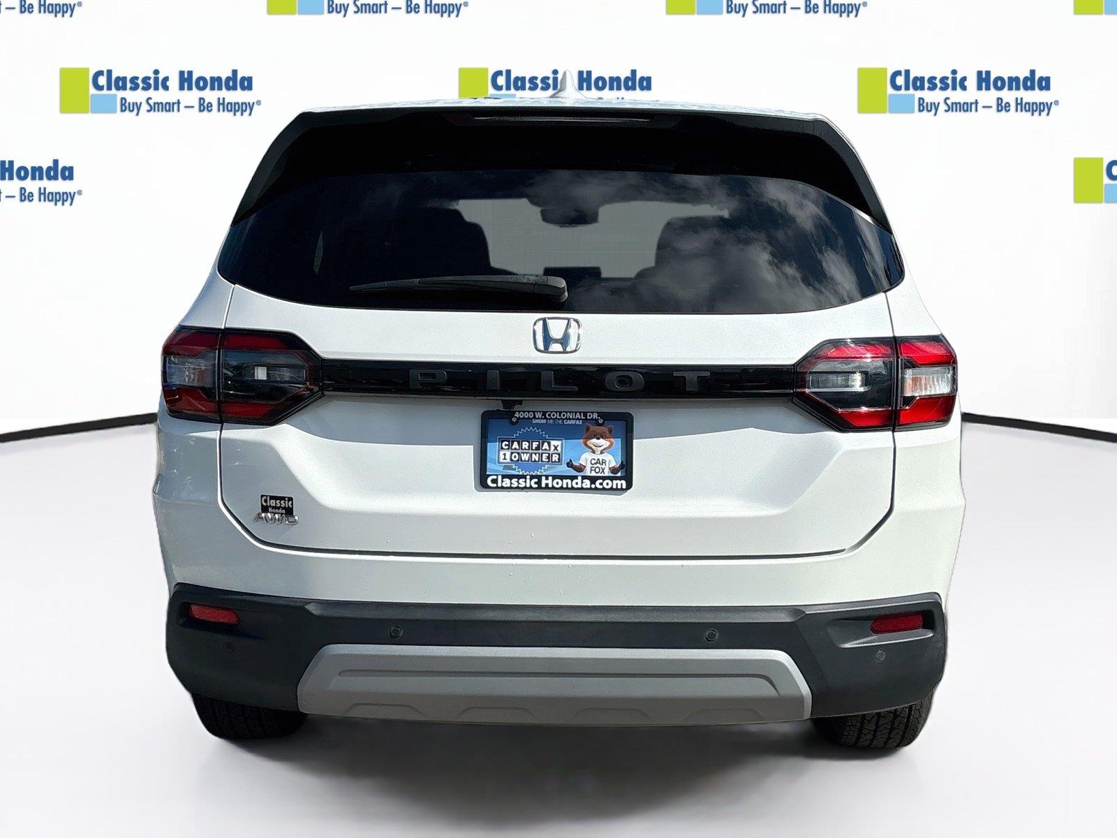 2023 Honda Pilot EX-L w/Rear Captain’s Chairs