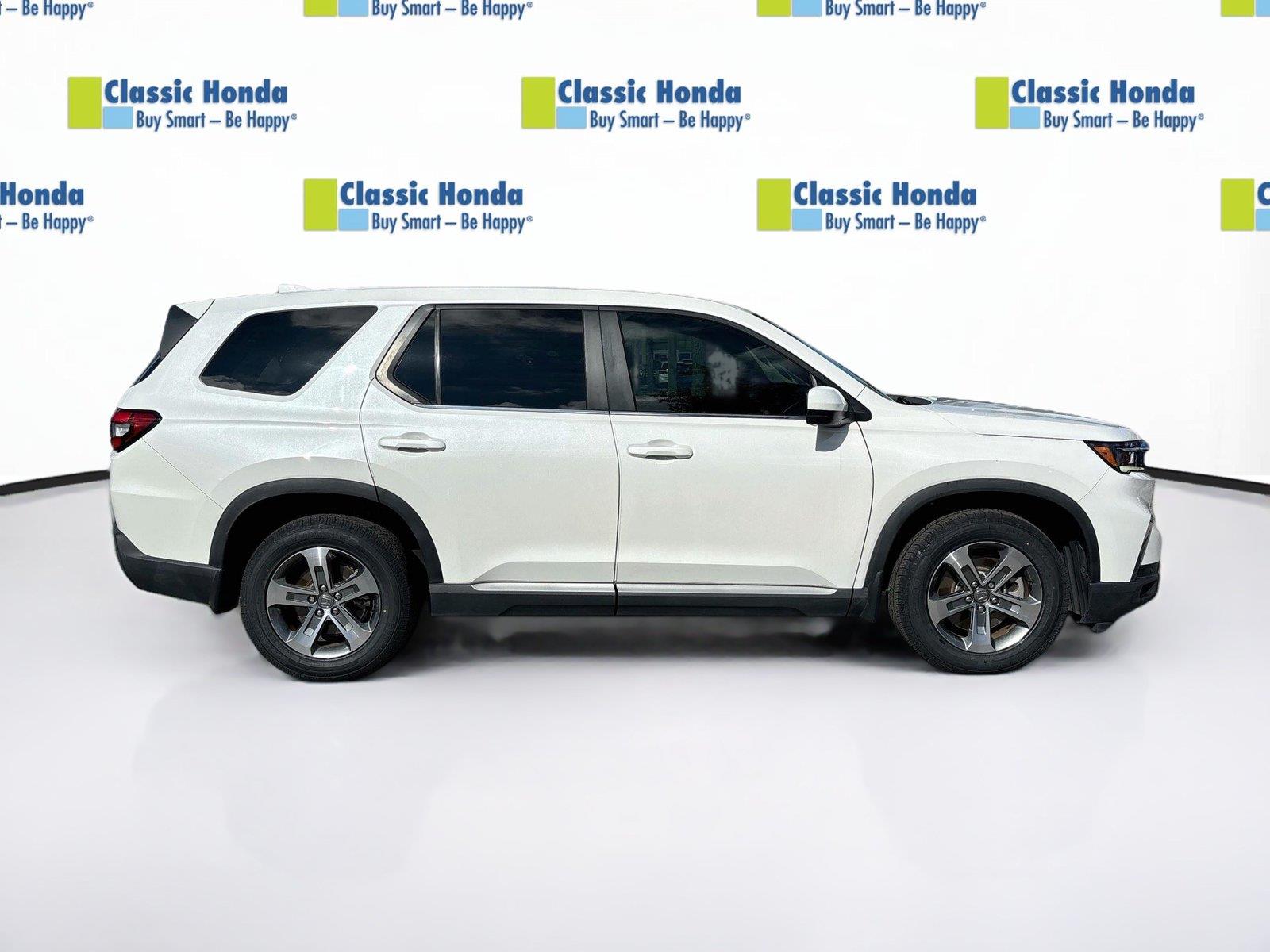 2023 Honda Pilot EX-L w/Rear Captain’s Chairs