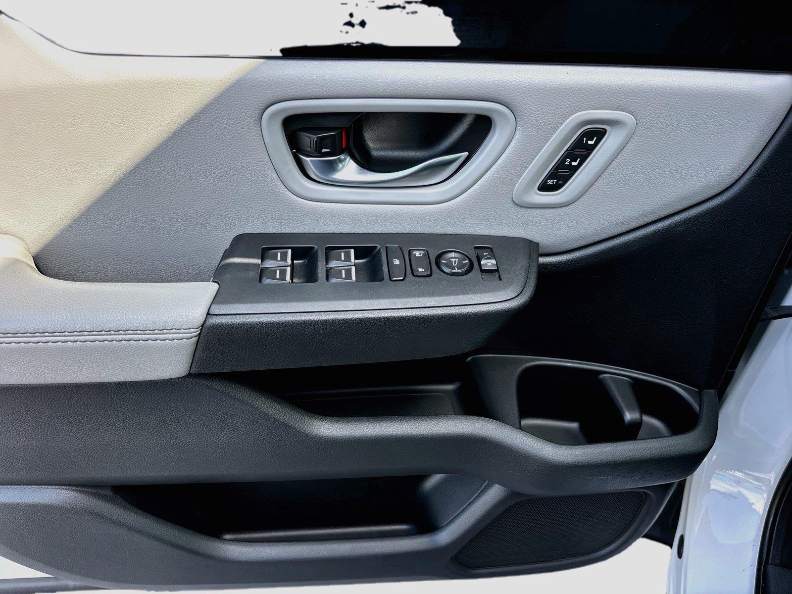 2023 Honda Pilot EX-L w/Rear Captain’s Chairs