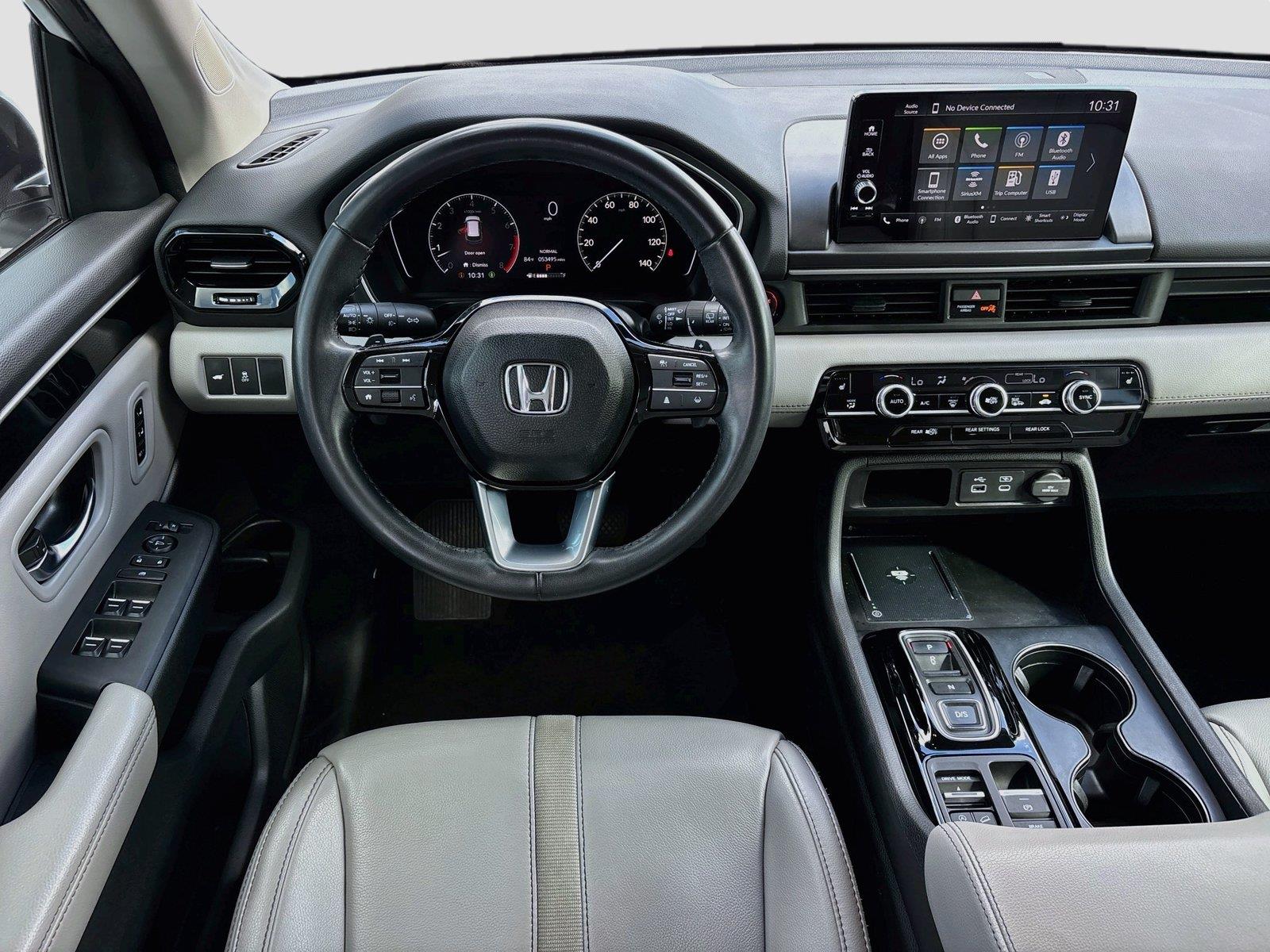 2023 Honda Pilot EX-L w/Rear Captain’s Chairs
