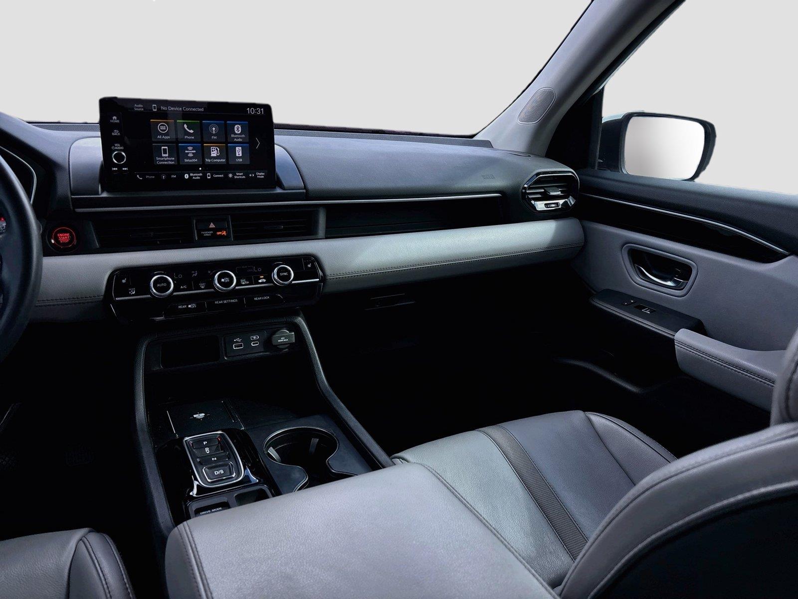 2023 Honda Pilot EX-L w/Rear Captain’s Chairs