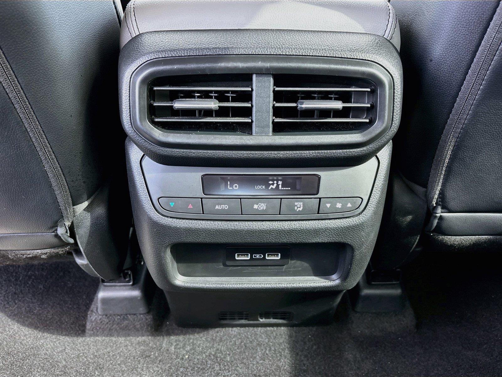 2023 Honda Pilot EX-L w/Rear Captain’s Chairs